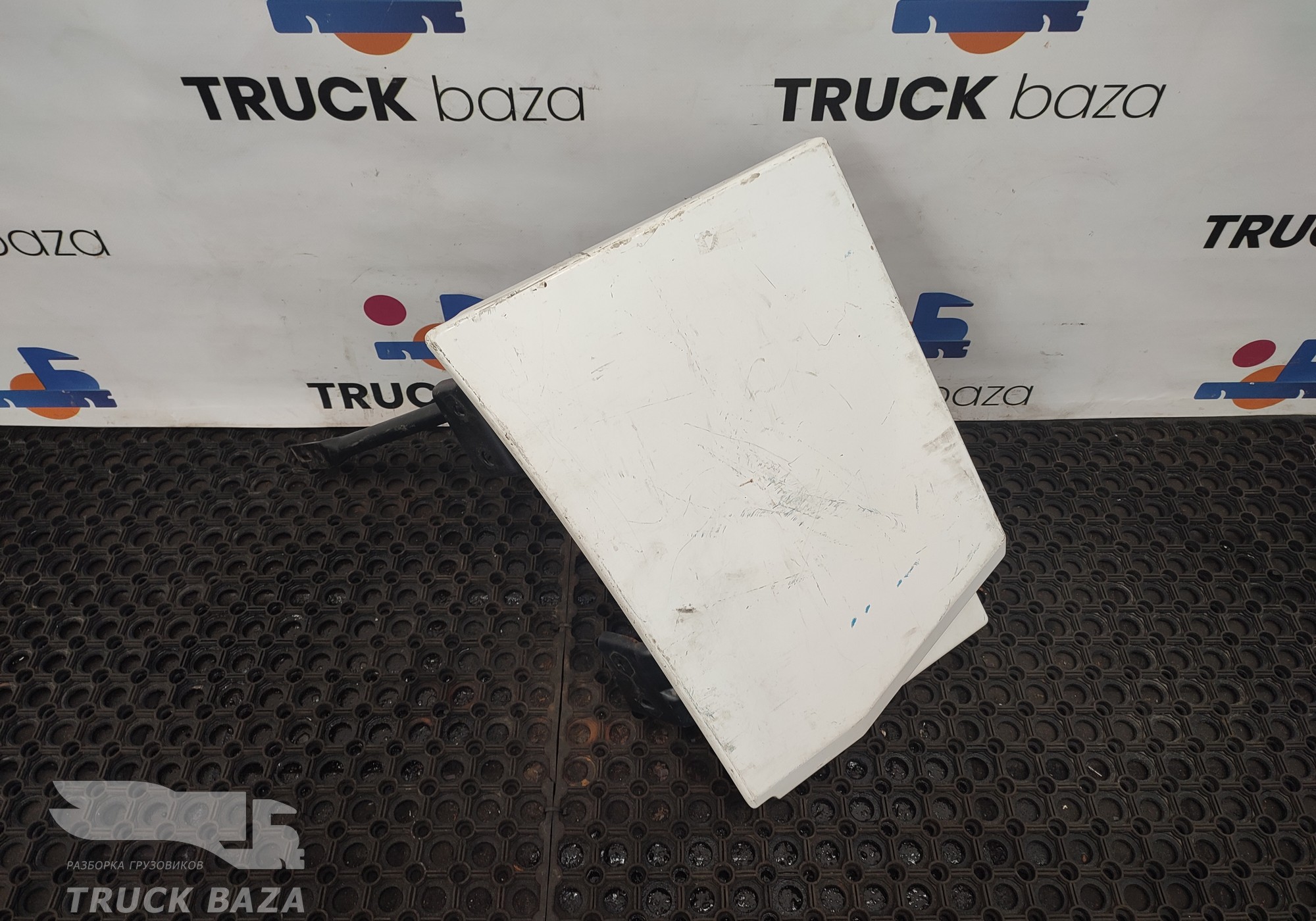 82275284 Спойлер кабины верхний правый для Renault T (с 2013)