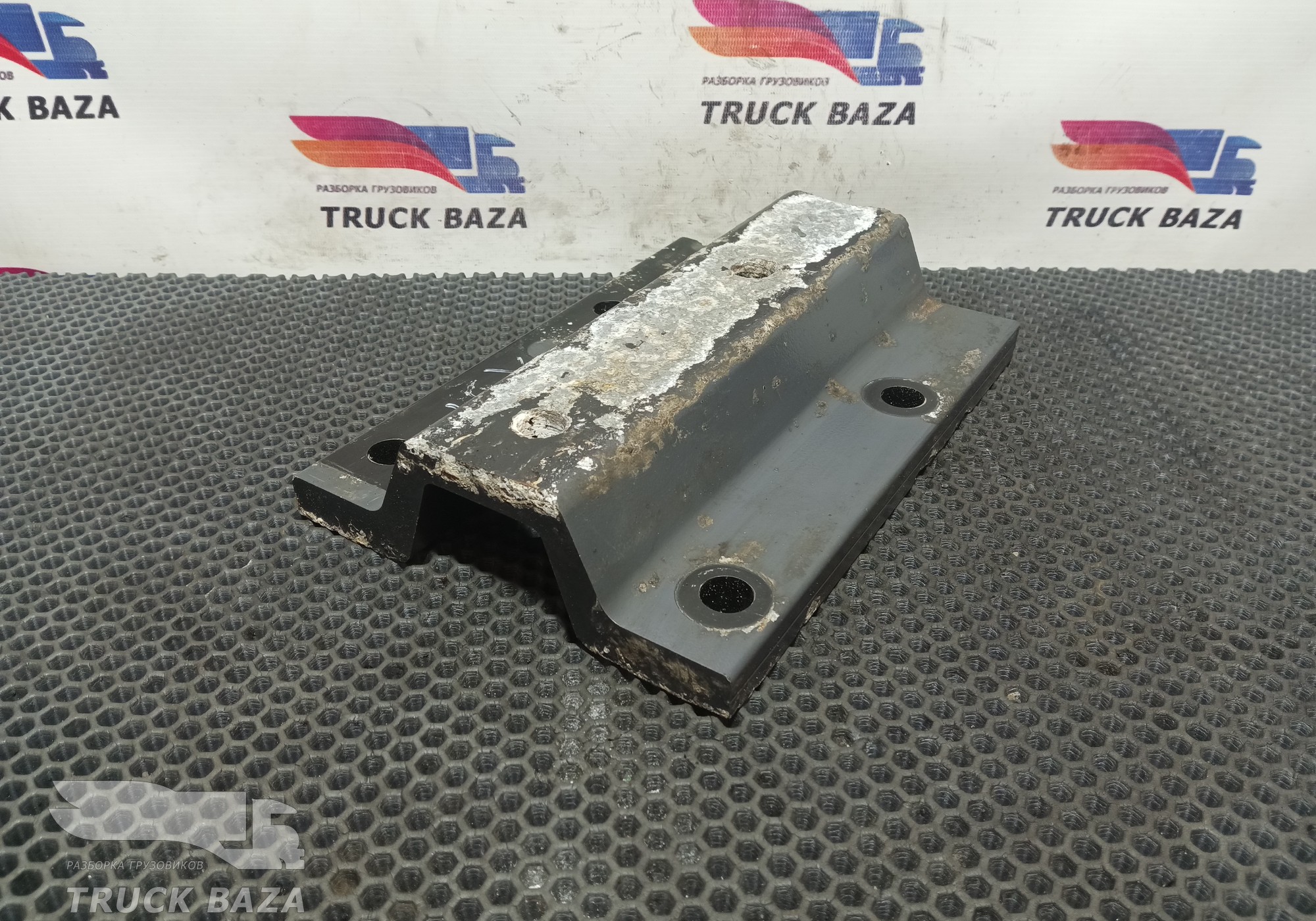 1433369 Проставка кронштейна топливного бака для Daf XF105