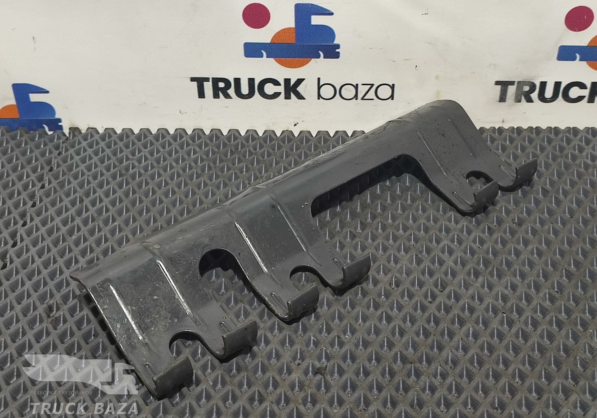 1393301 Кронштейн шумоизоляции