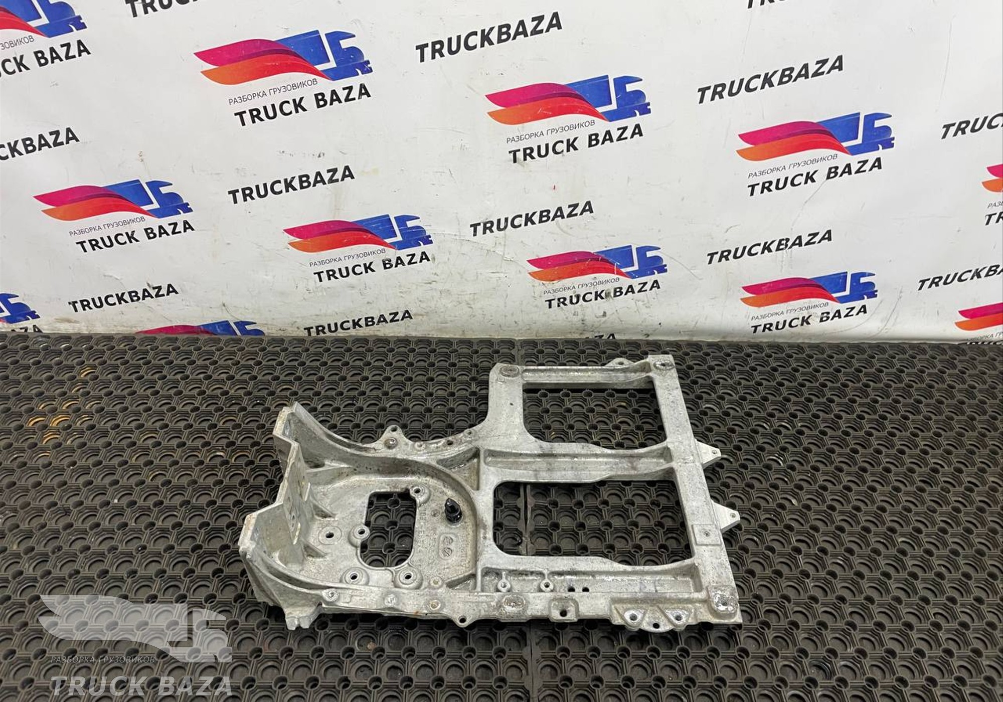 81612430206 Кронштейн крыла переднего для Man TGX TG3 (с 2020)