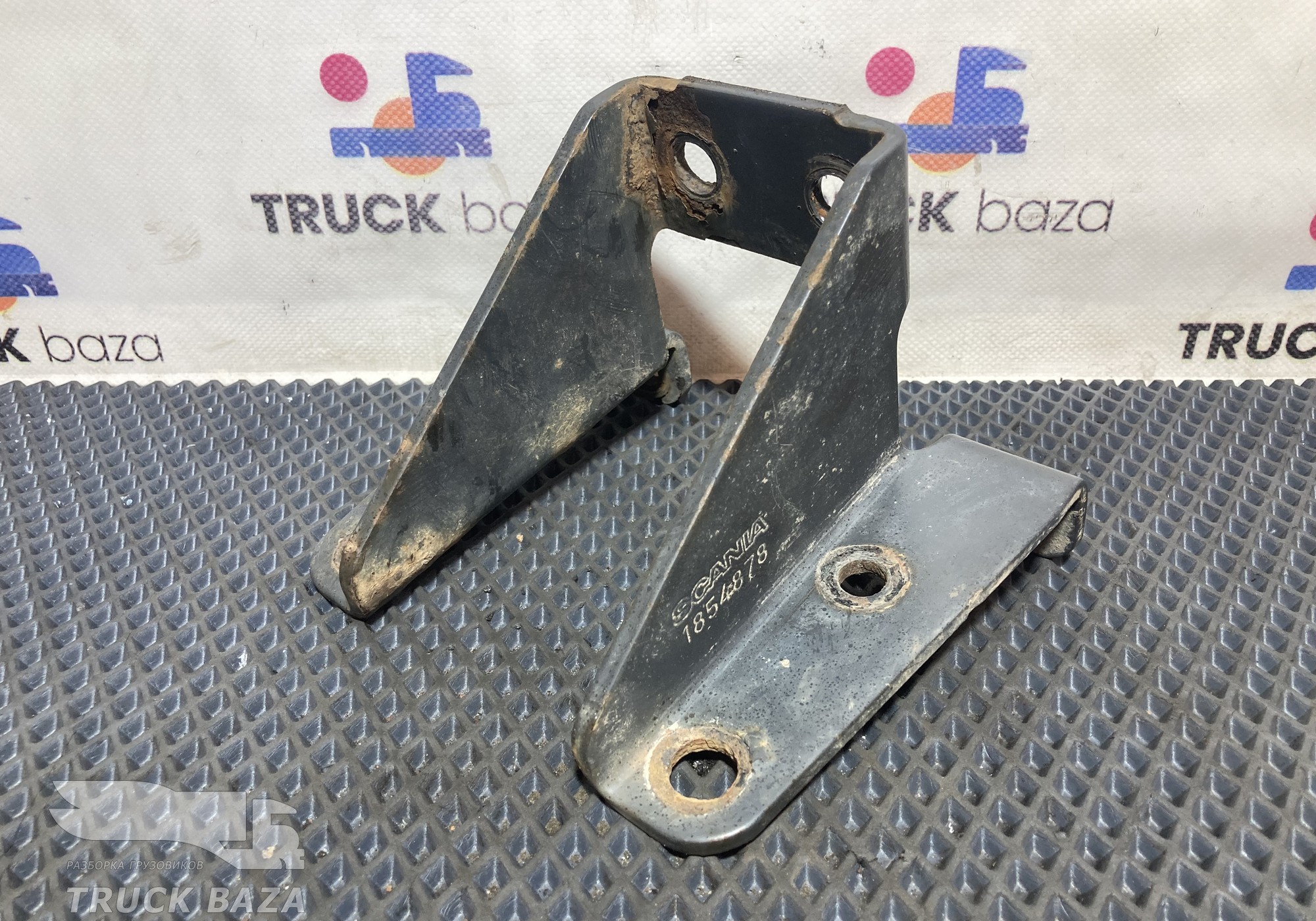 1854878 Кронштейн крыла заднего