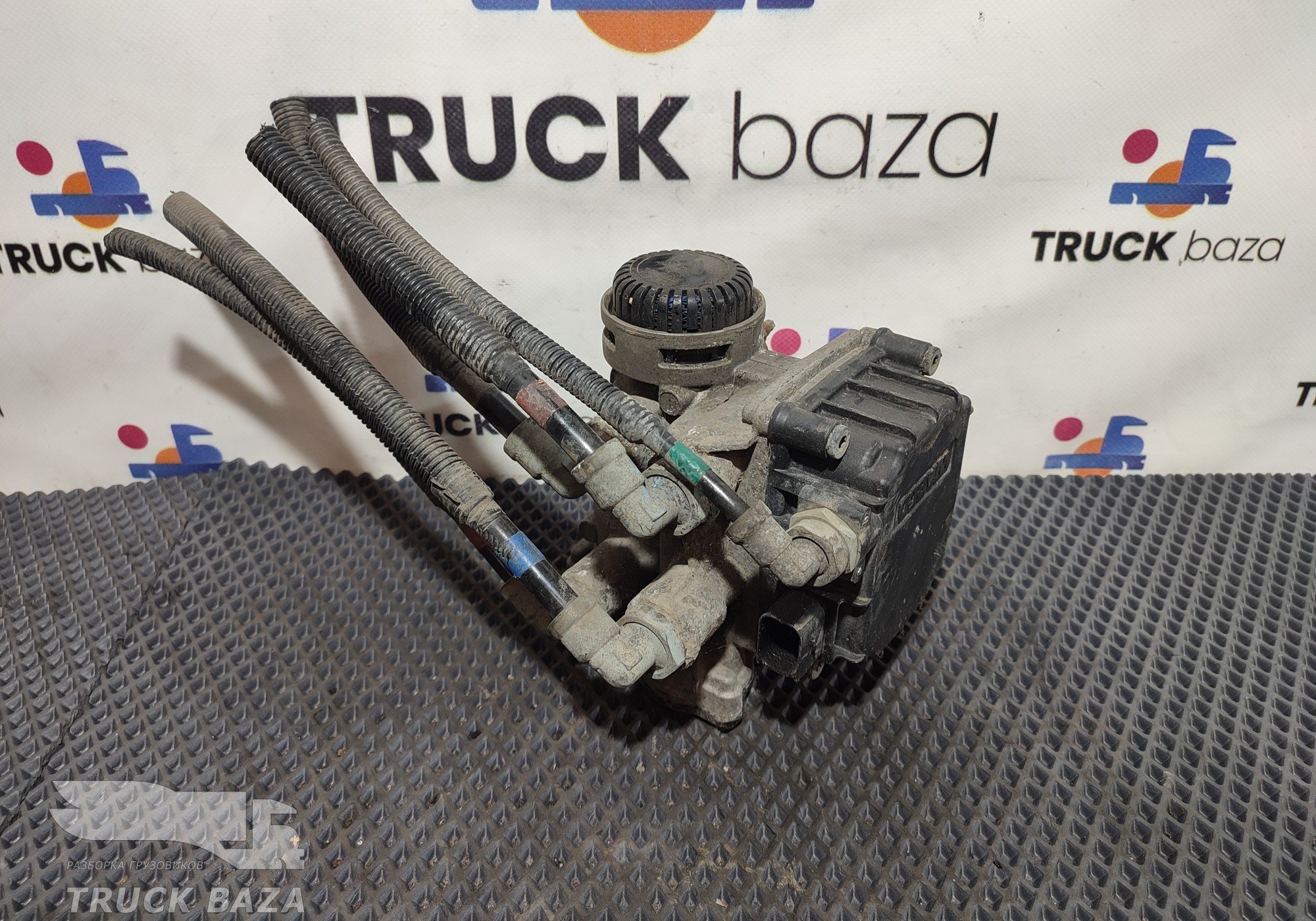 4802040310 Кран управления тормозами прицепа