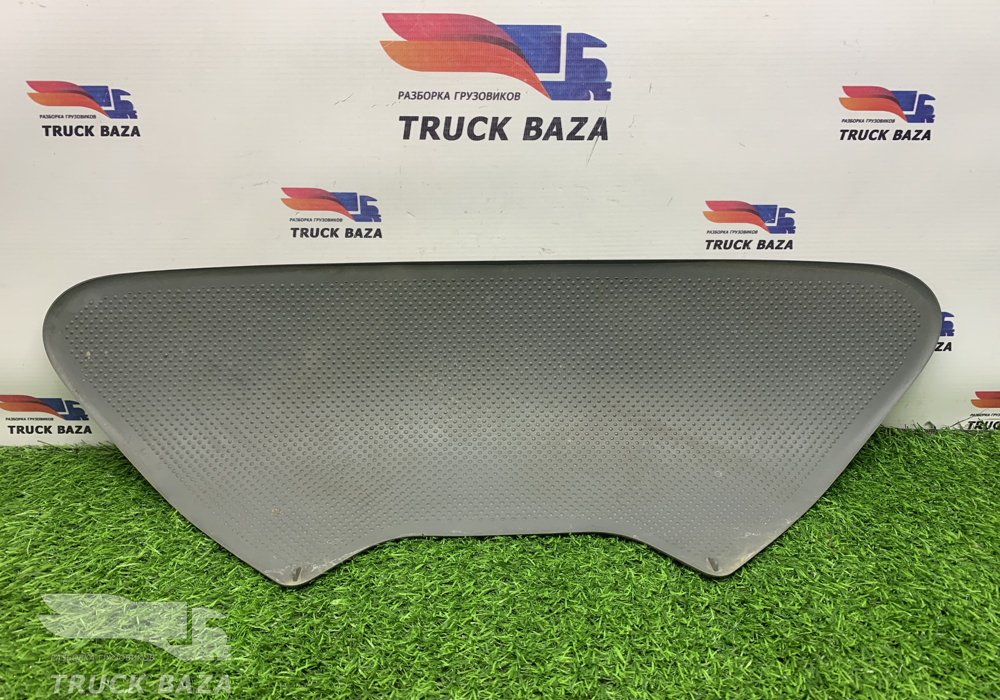 A9406890196 Коврик на торпедо для КАМАЗ