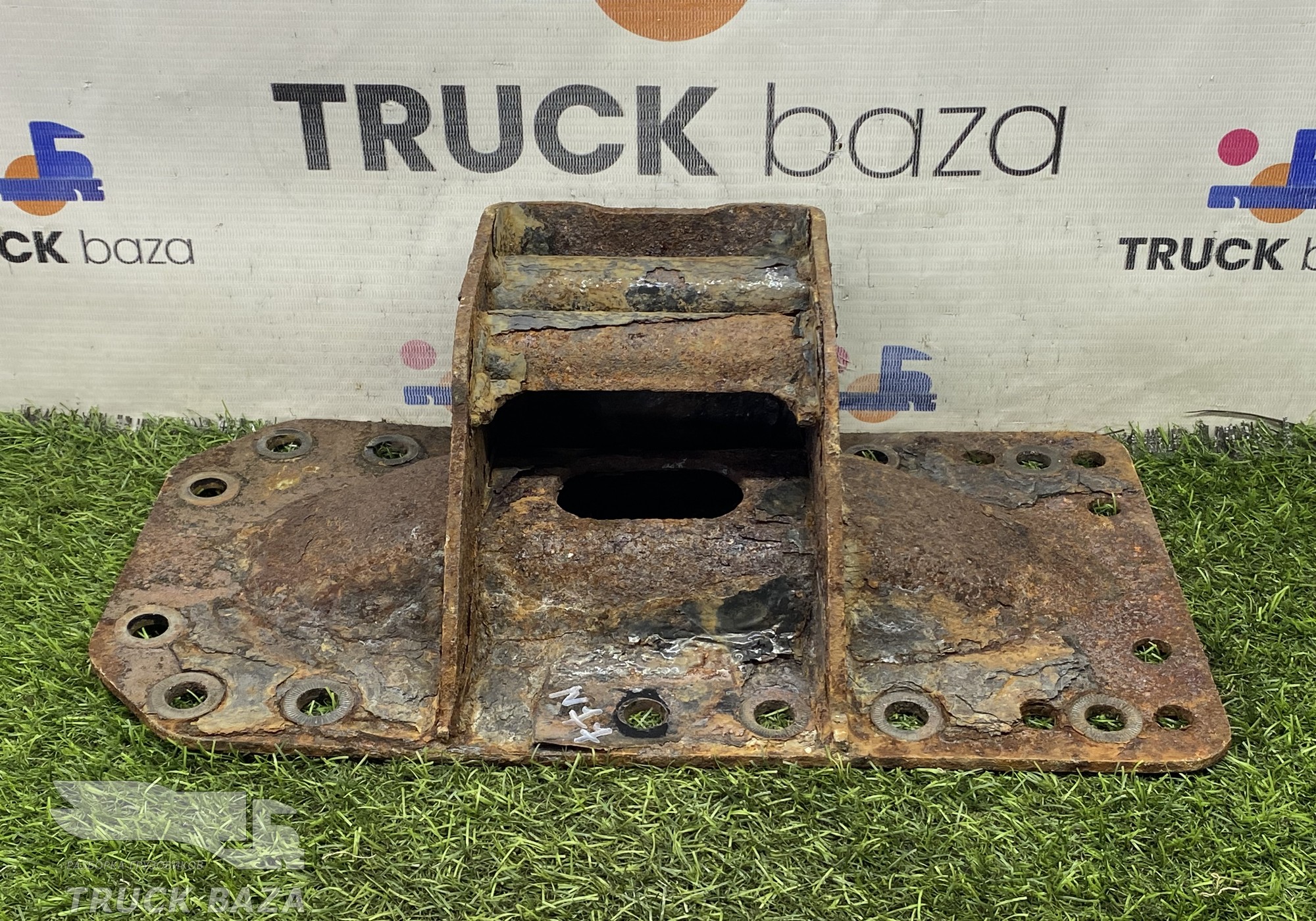 81412055057 Кронштейн траверсы КПП левый для Man TGX II (с 2012)