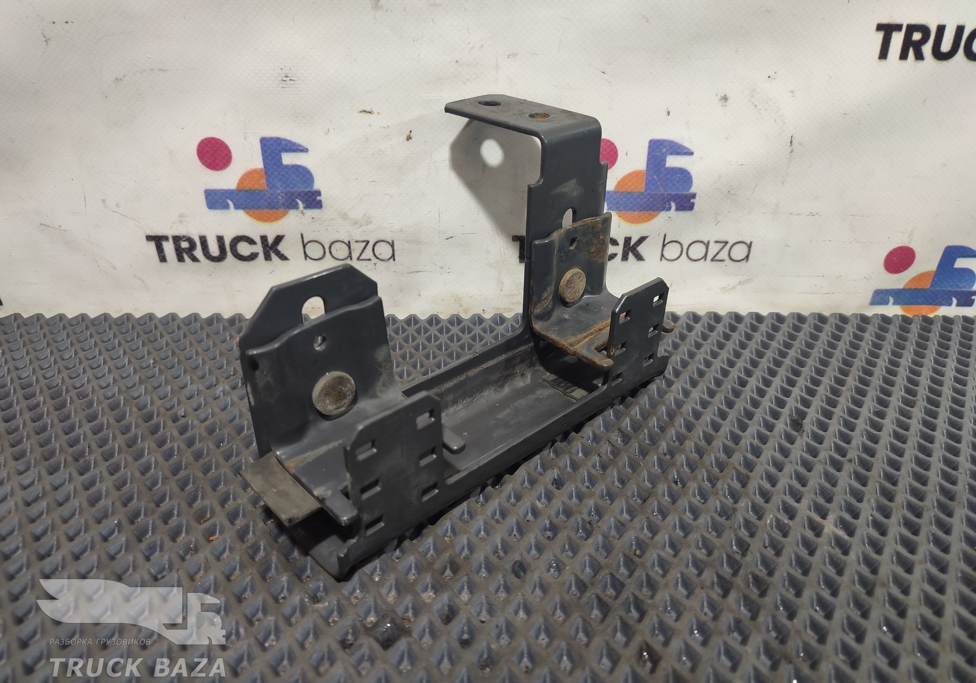 1747536 Кронштейн тормозных трубок для Scania