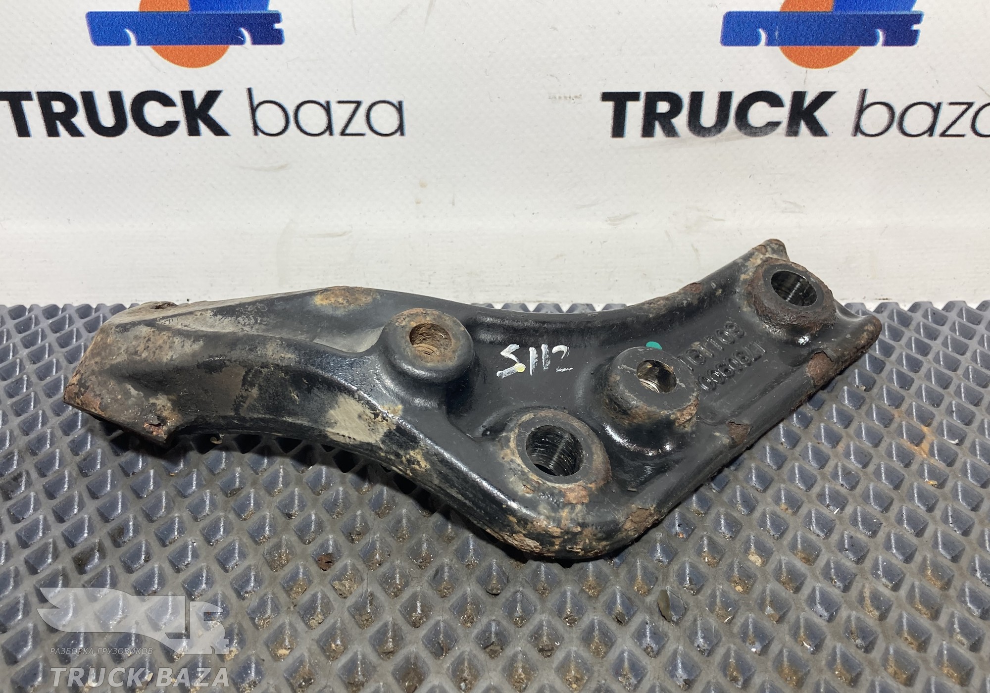 1790900 Кронштейн бампера