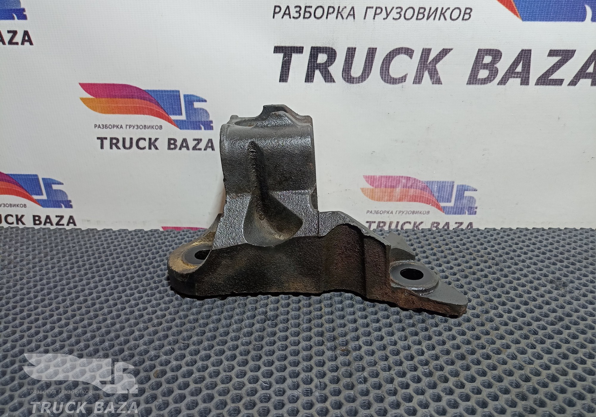 1670903 Кронштейн двигателя задний правый для Daf XF105