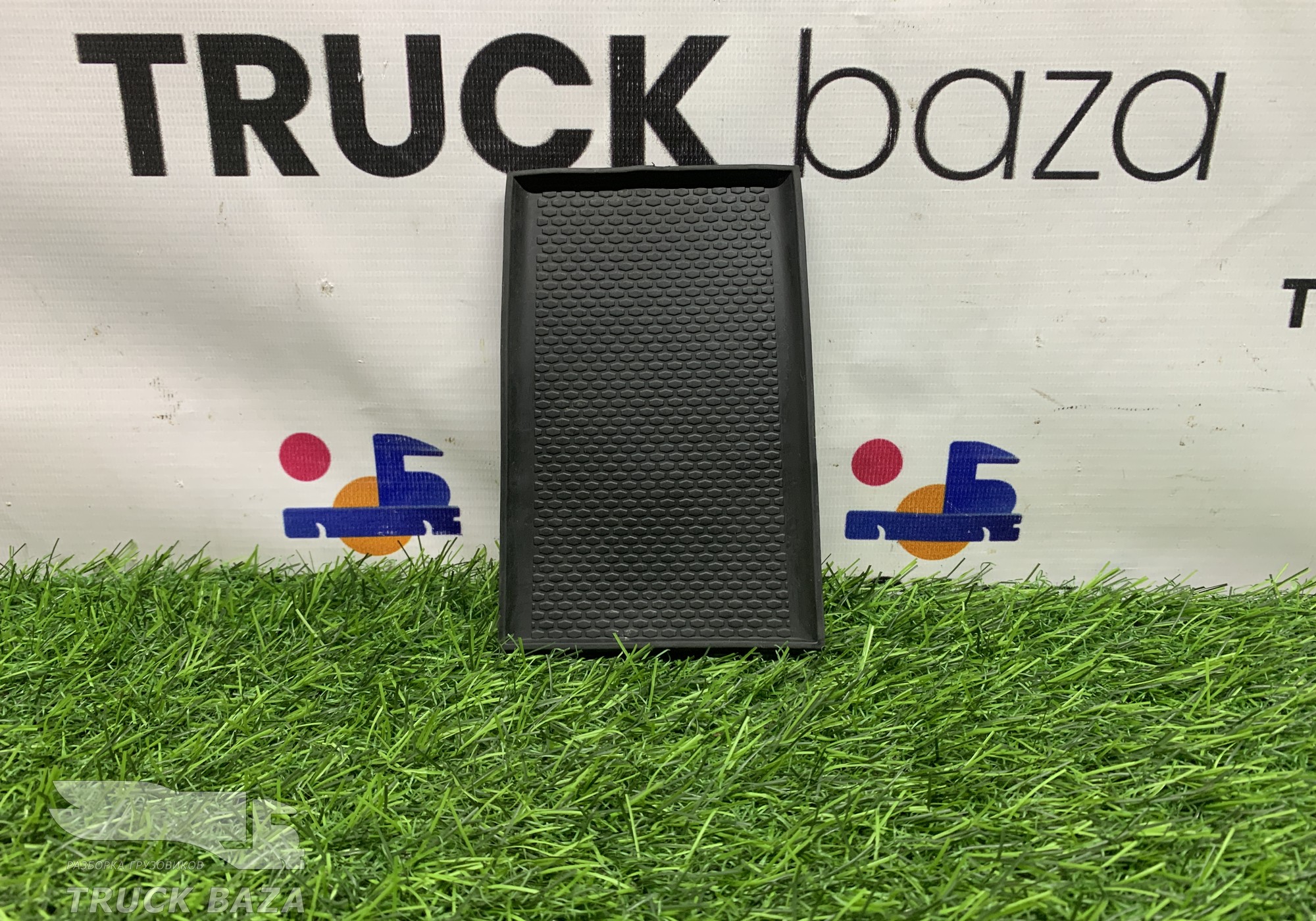 2427100 Коврик торпедо