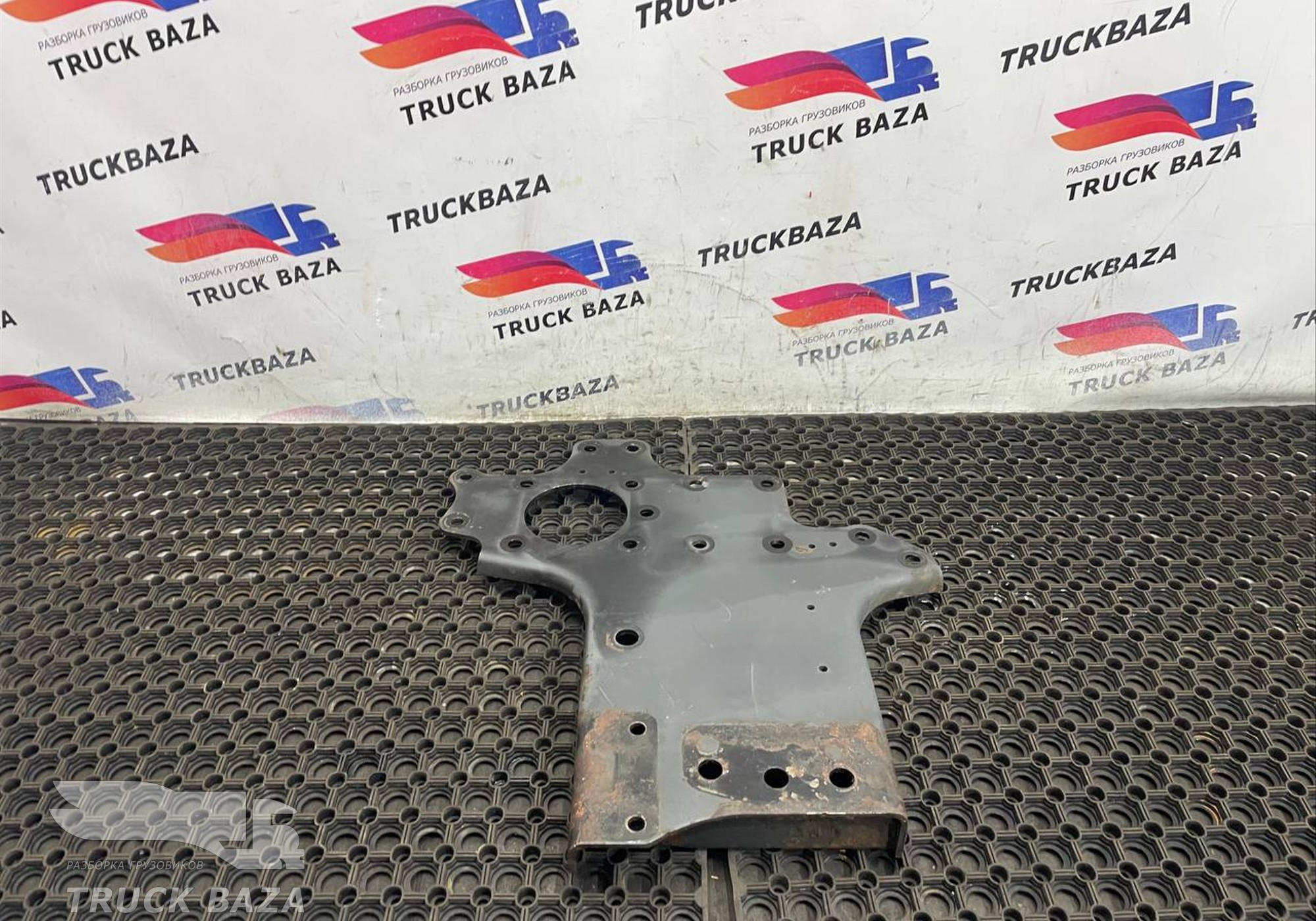 A9303100090 Кронштейн усилителя переднего бампера левый для Mercedes-Benz Actros MP3 (с 2008)