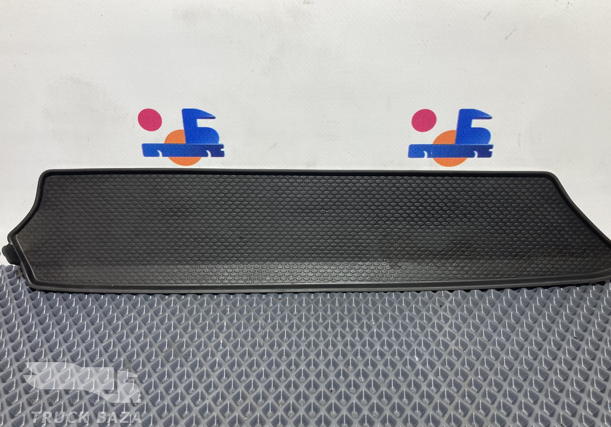 2298856 Коврик ниши стенки кабины правый для Scania 6-series R (с 2016)