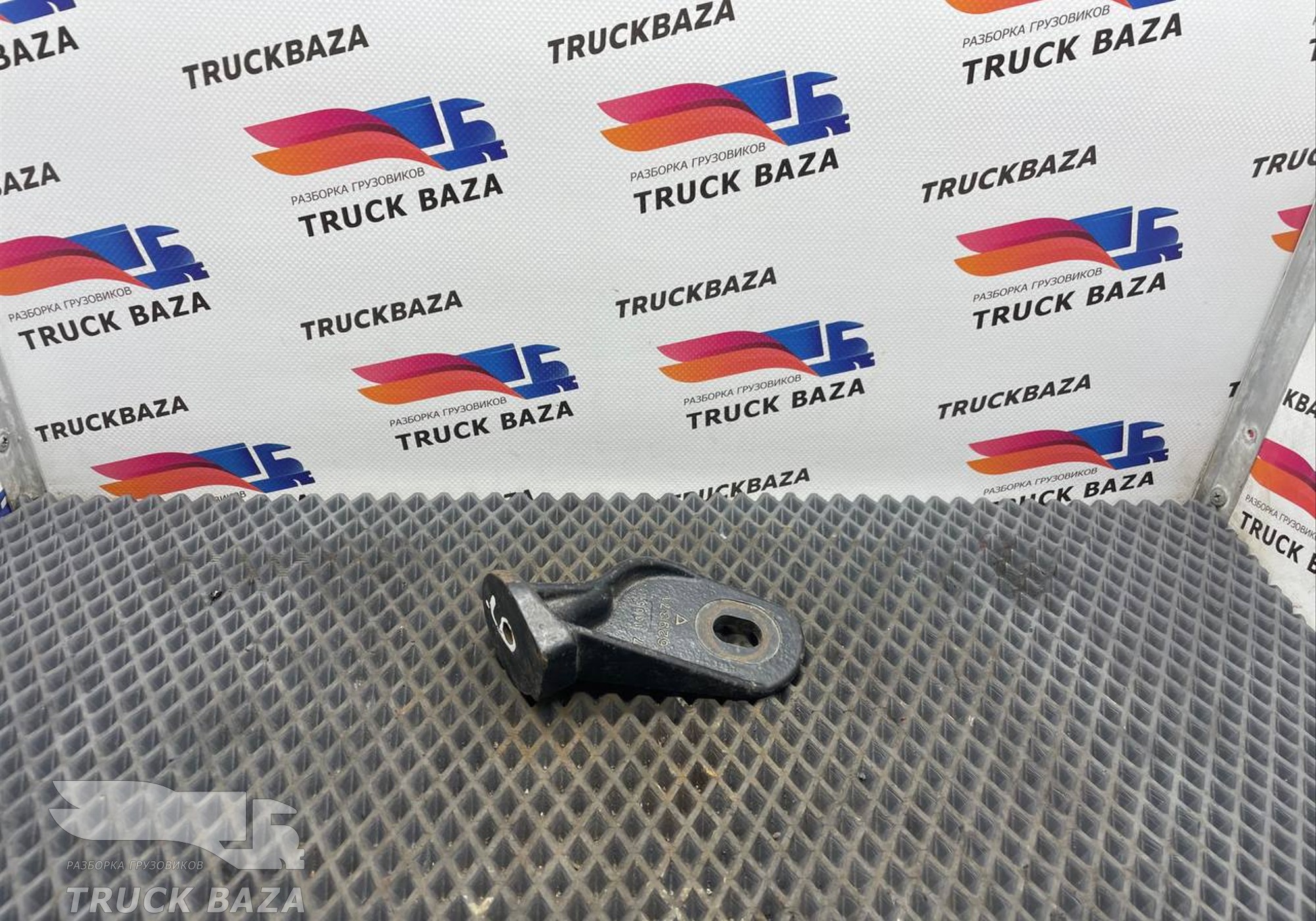 5010629371 Отбойник кабины левый для Renault Magnum IV DXi (с 2005 по 2013)