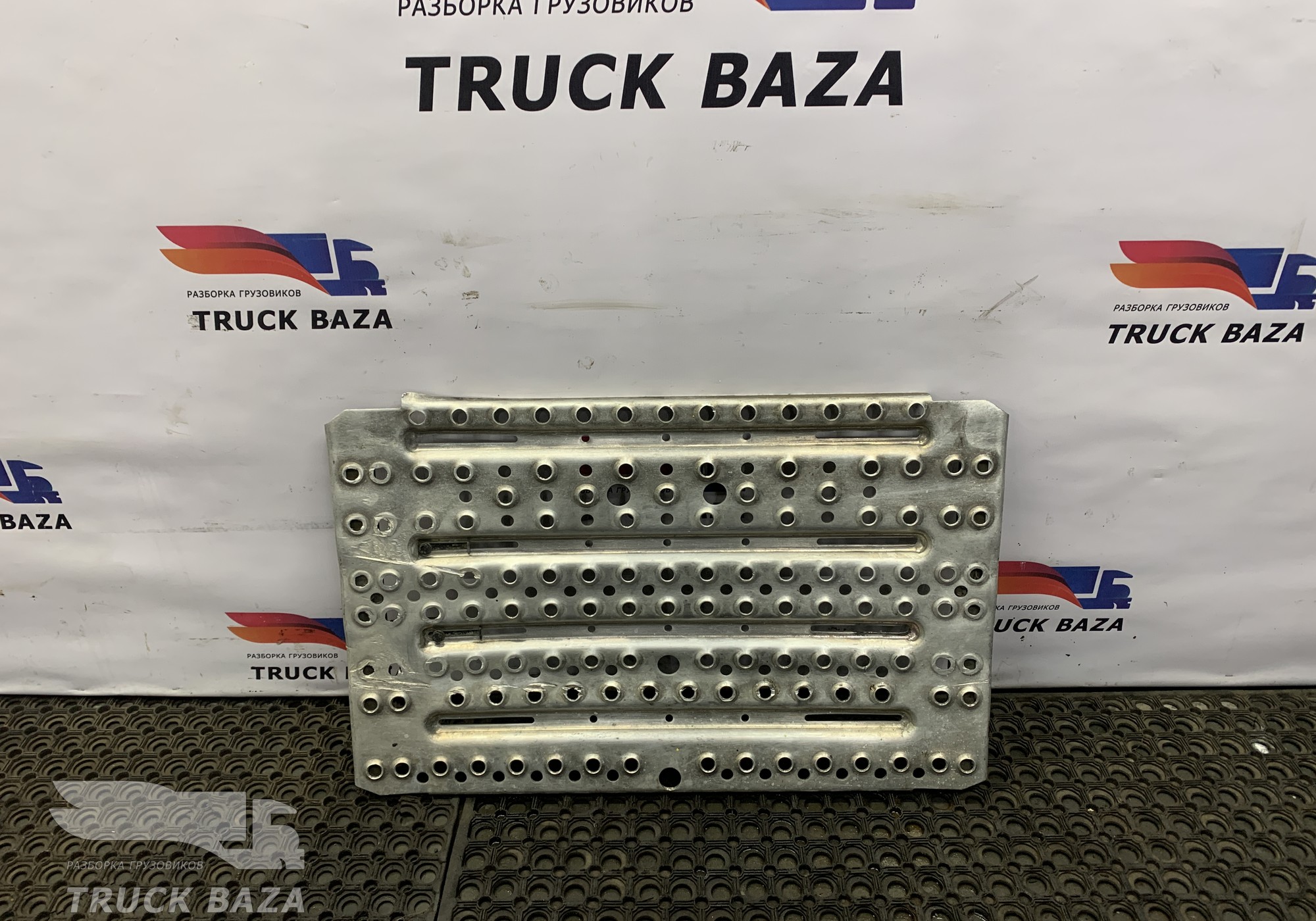 2049623 Трап на раму за кабиной