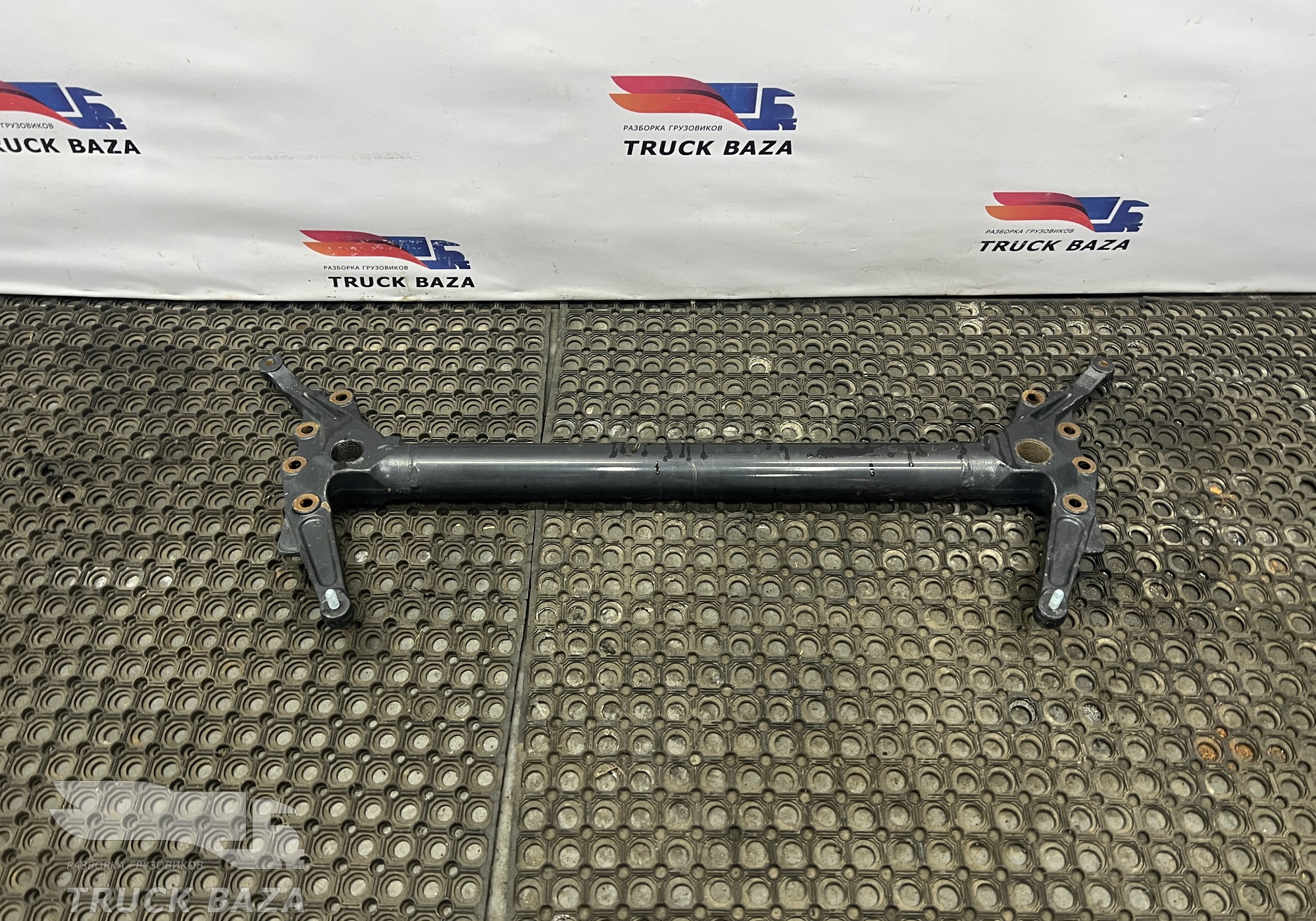 81412805588 Траверса рамы передняя