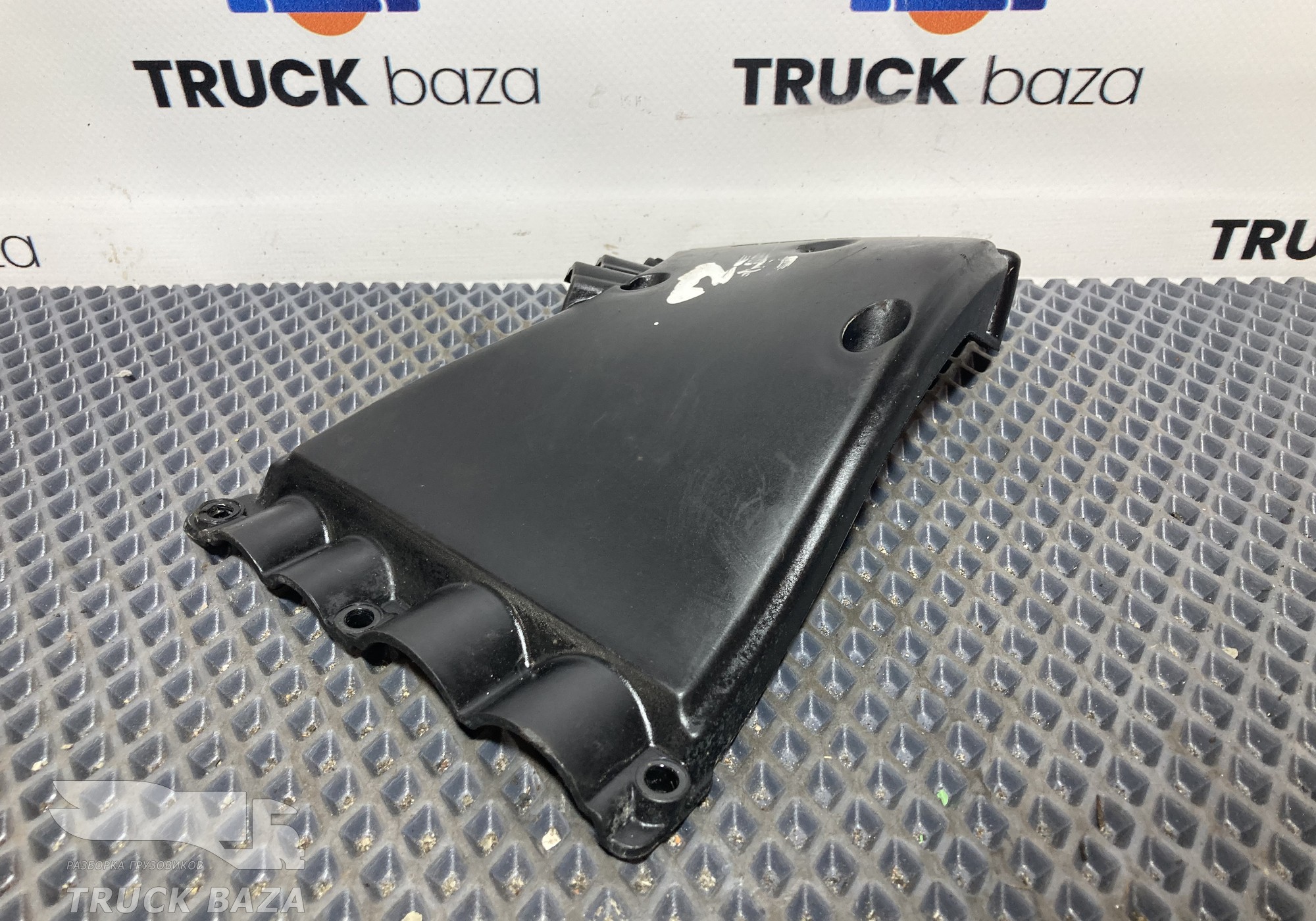 81254240017 Крышка блока предохранителей