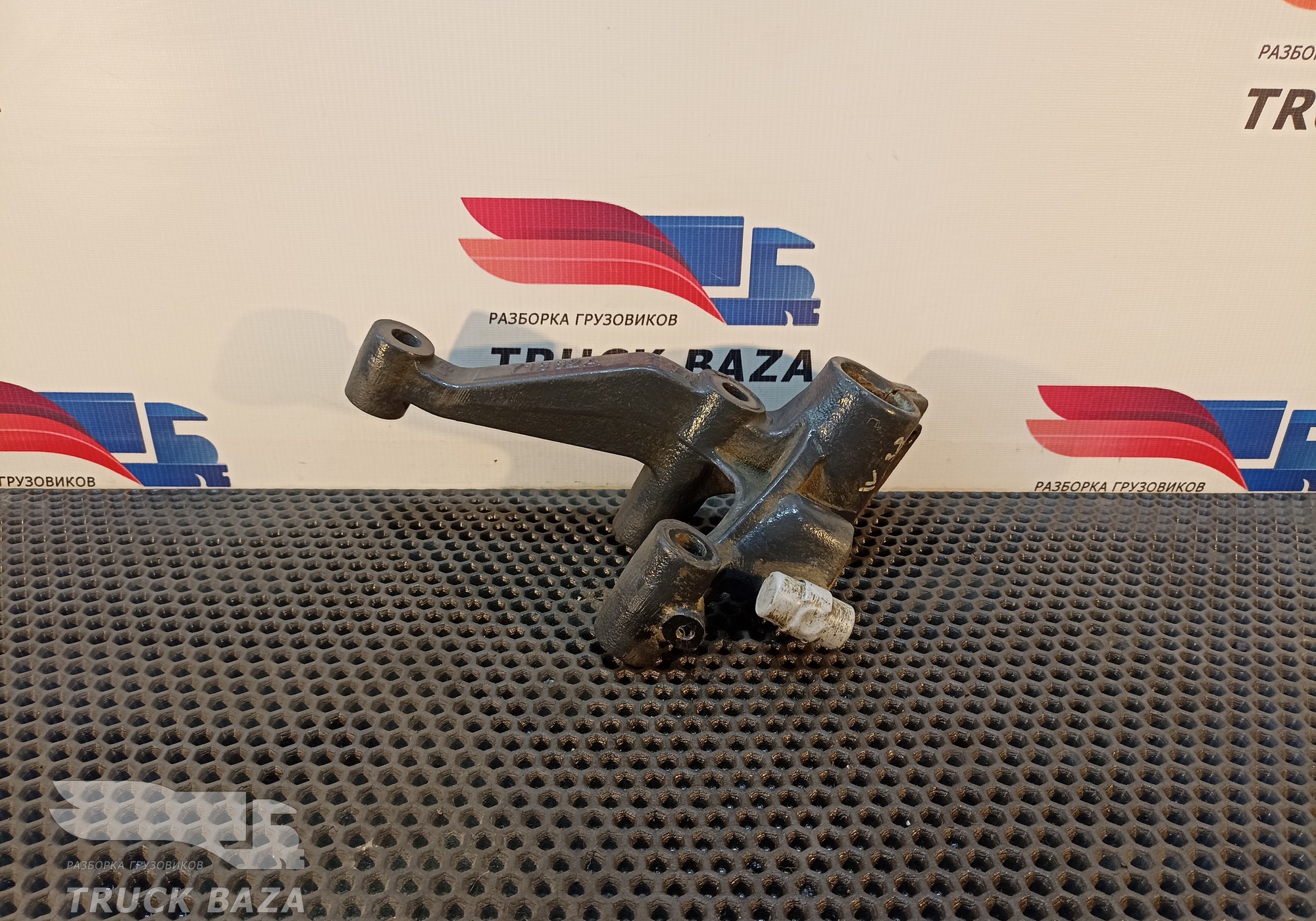 41297932 Кронштейн бака AdBlue для Iveco