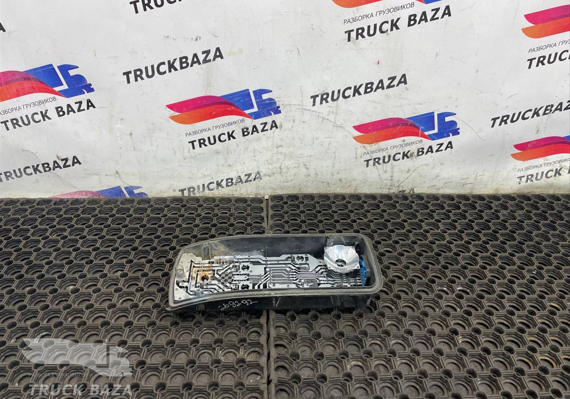 81252256551 Фонарь задний правый для Man TGX TG3 (с 2020)