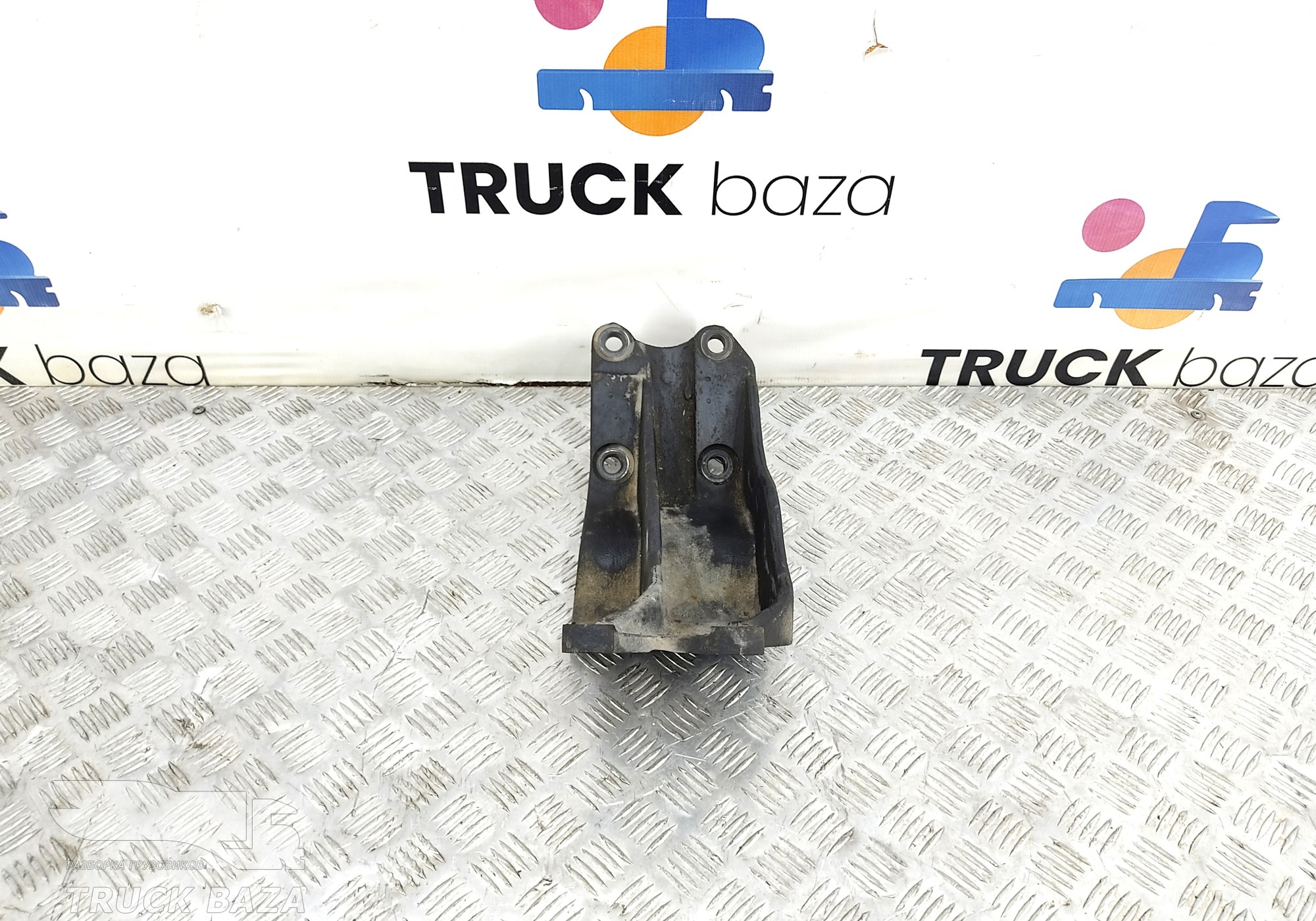 5490122420 Кронштейн траверсы передний правый для КАМАЗ 54901