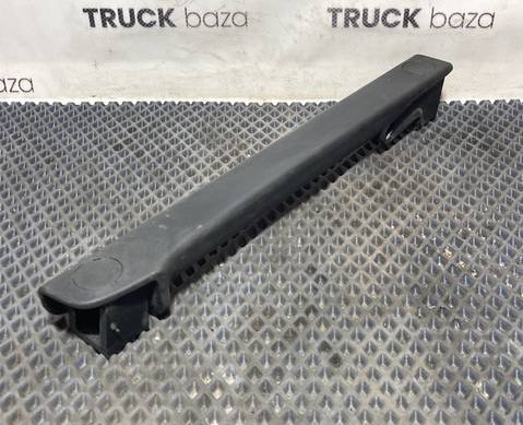 1907849 Ручка двери левой