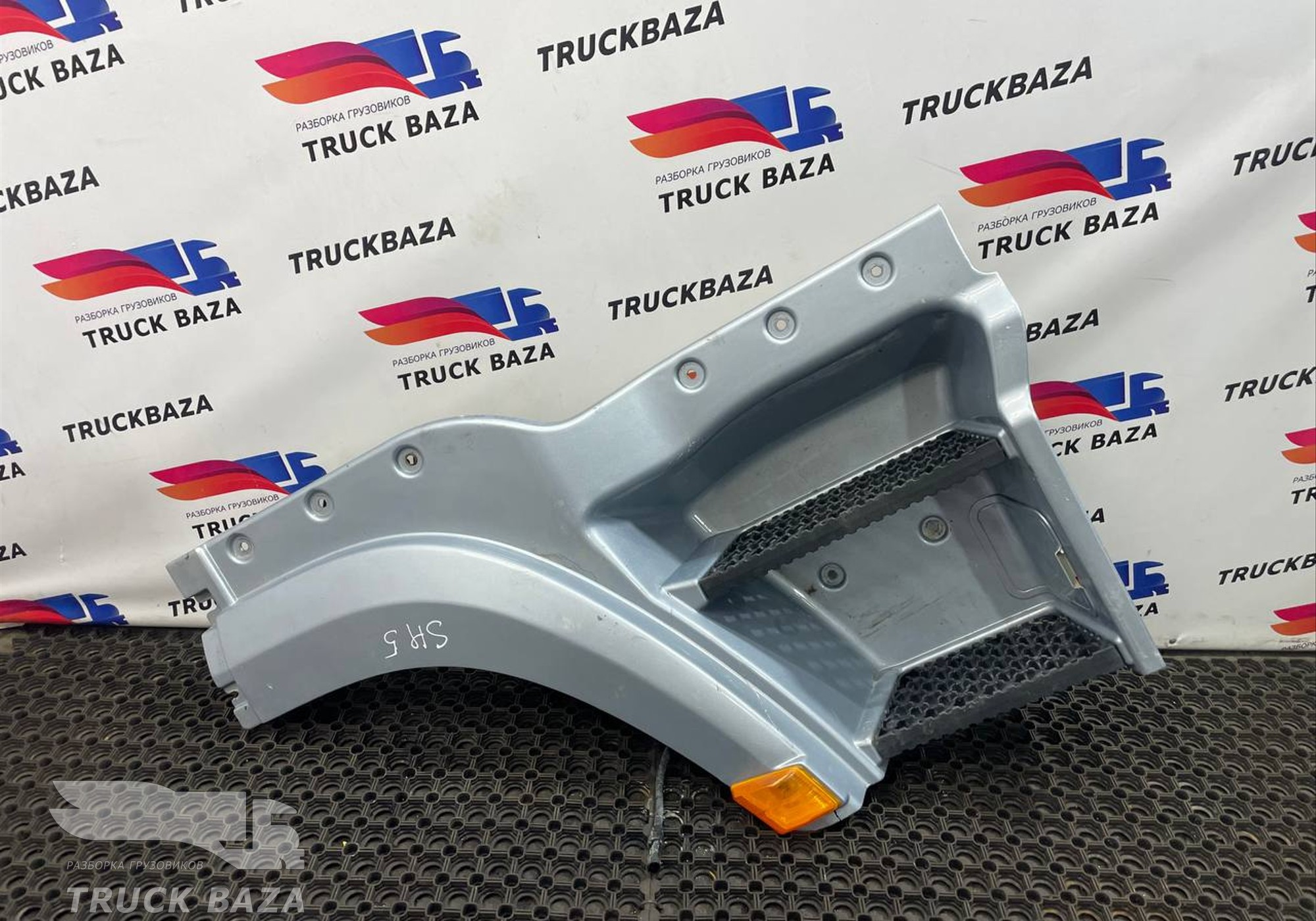 DZ14251240012 Корпус подножки правый для Shacman X3000 (с 2014)