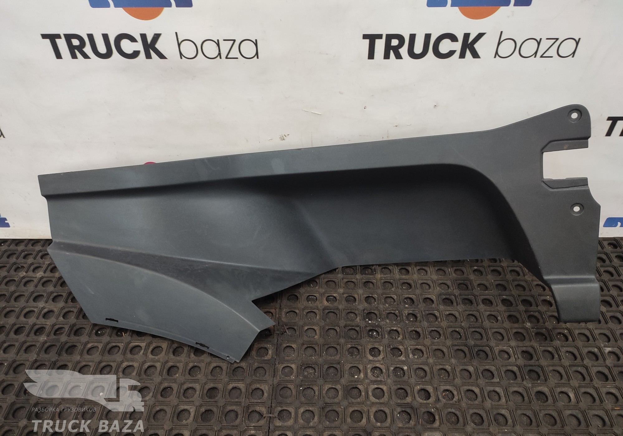 82819477 Накладка подножки правая для Volvo FH 4 (с 2012)