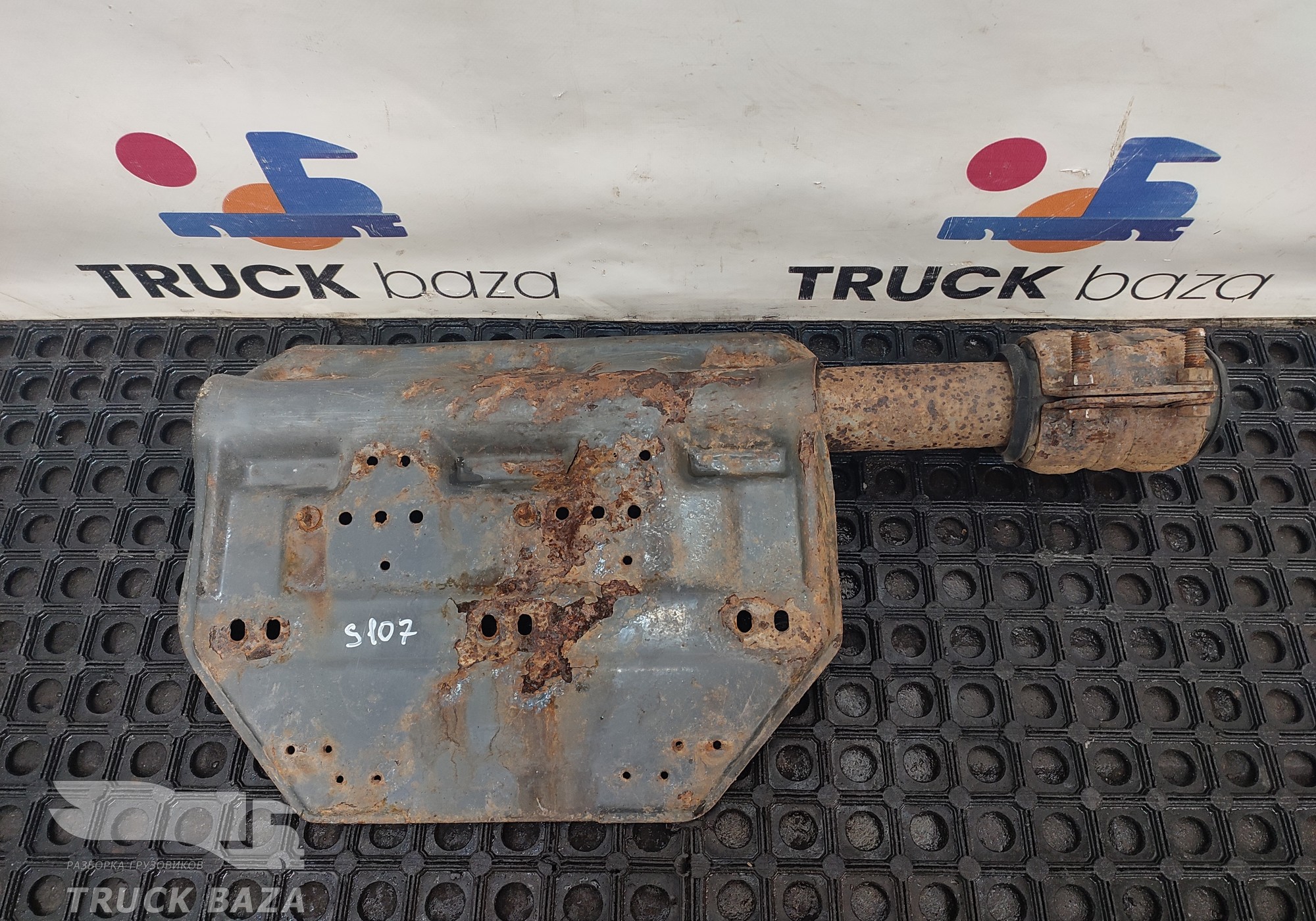 2476495 Кронштейн крыла заднего левого задний