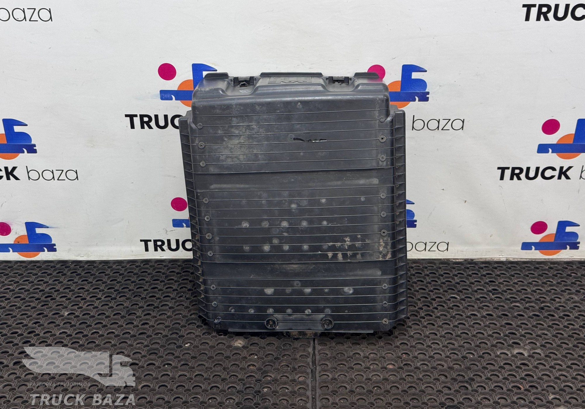 1693114 Крышка ящика АКБ