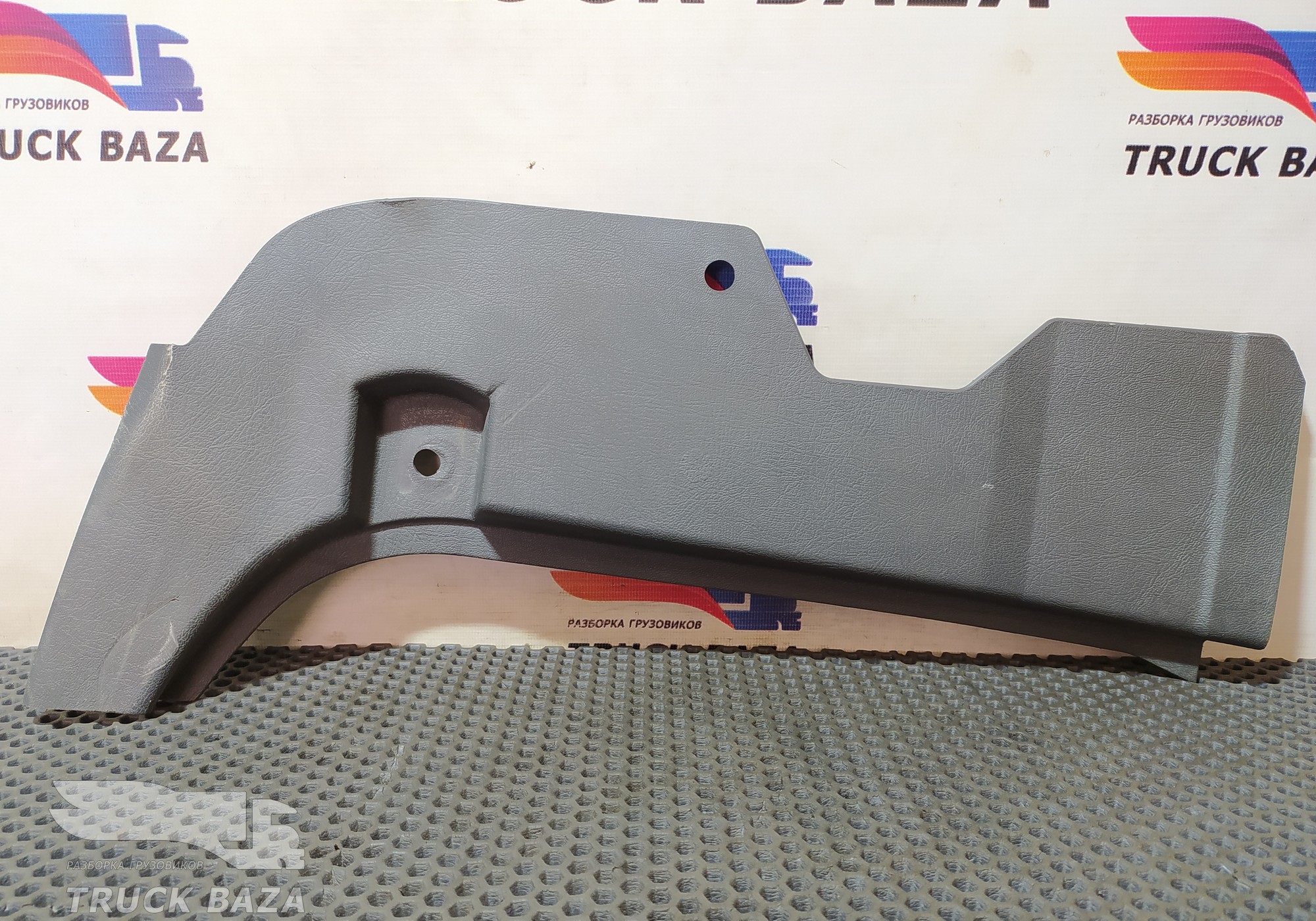 8144229 Обшивка стойки правая для Volvo FM