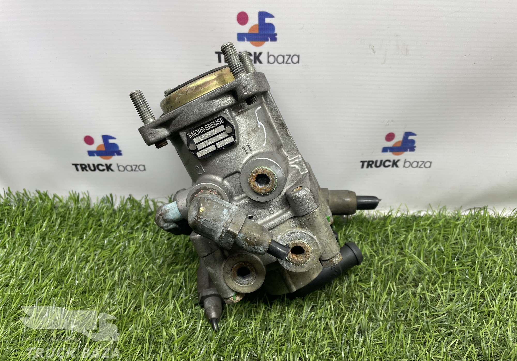 MB4849 Кран тормозной главный