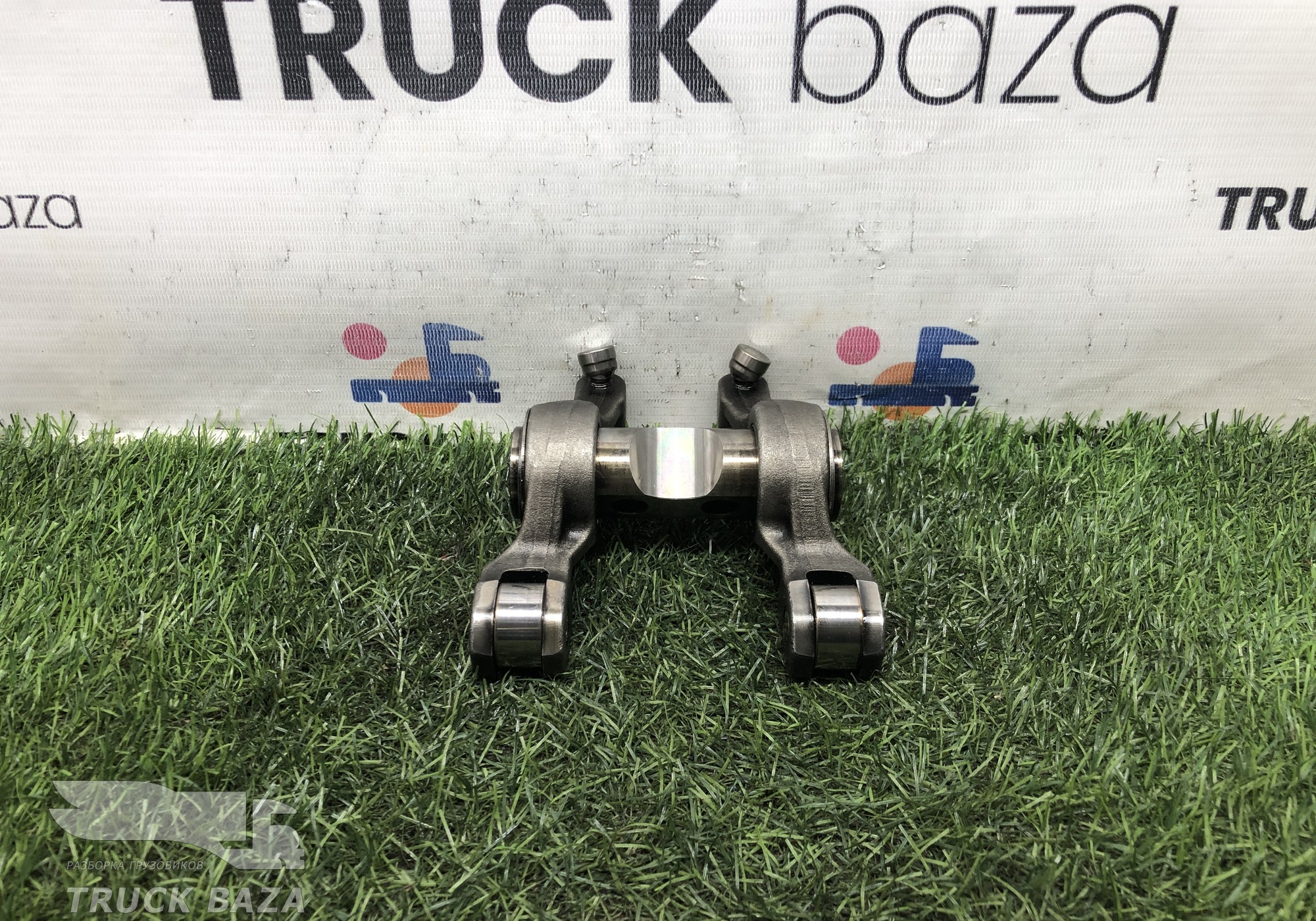 51042035065 Вал рокеров