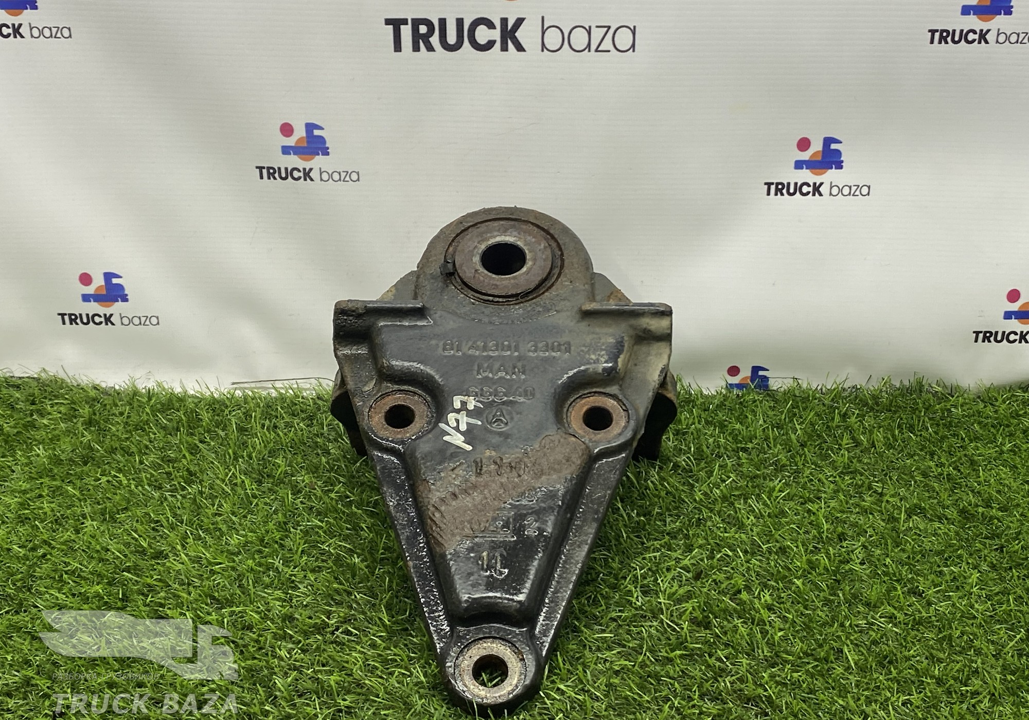 81413013301 Кронштейн передней рессоры