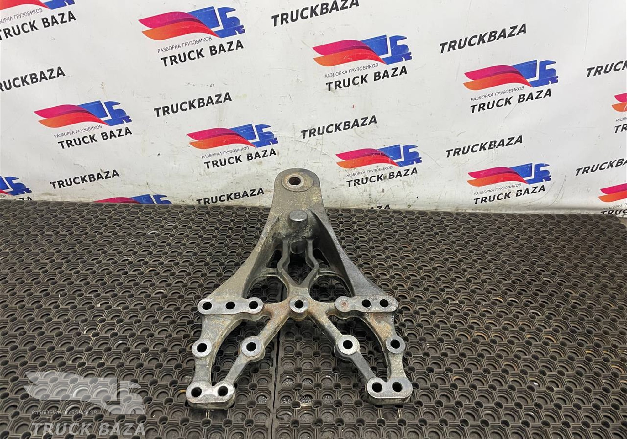 GC465A586EA Кронштейн полурессоры левый для Ford F-MAX (с 2018)