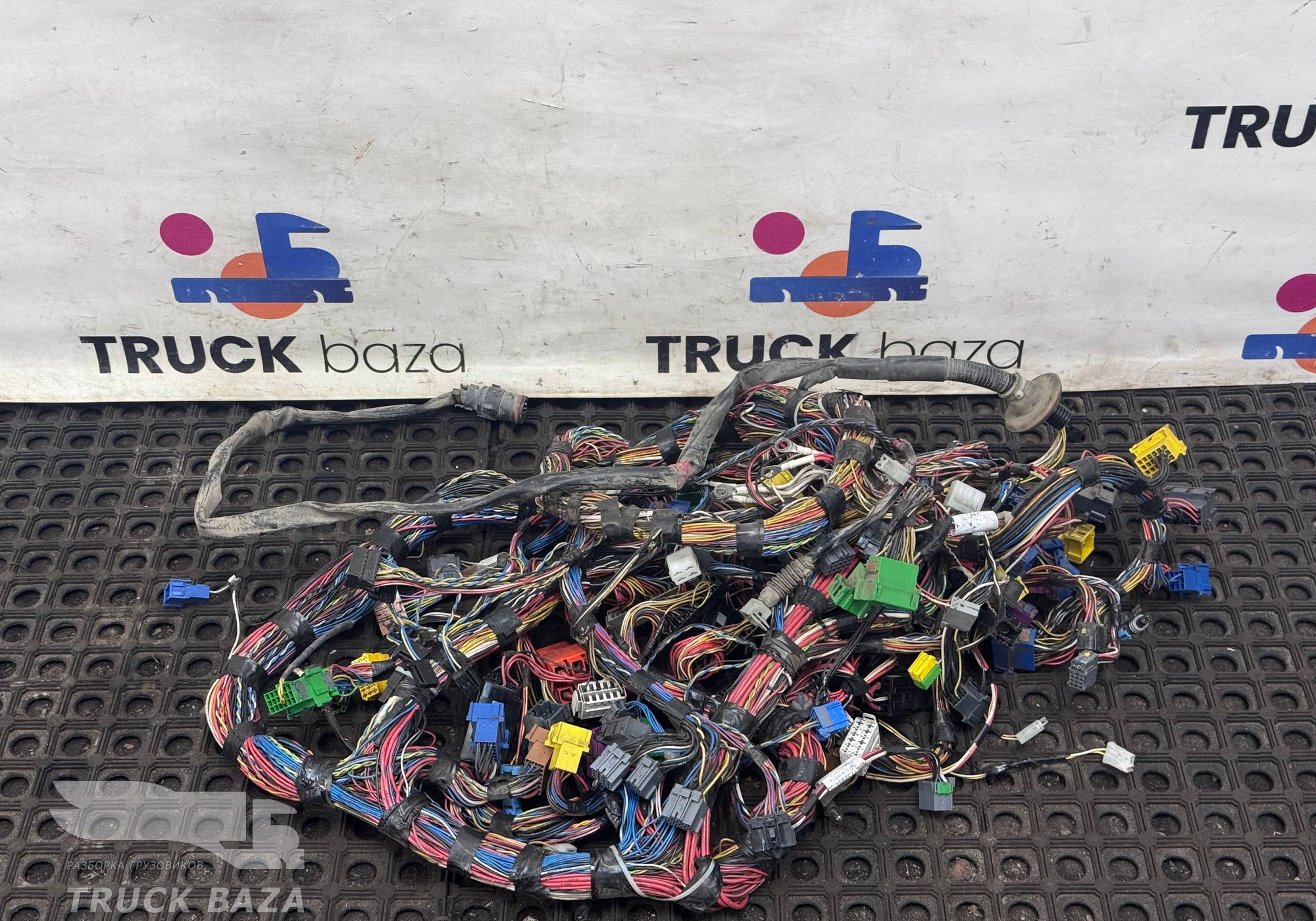 1899941 Проводка кабины для Daf XF105 (с 2005)