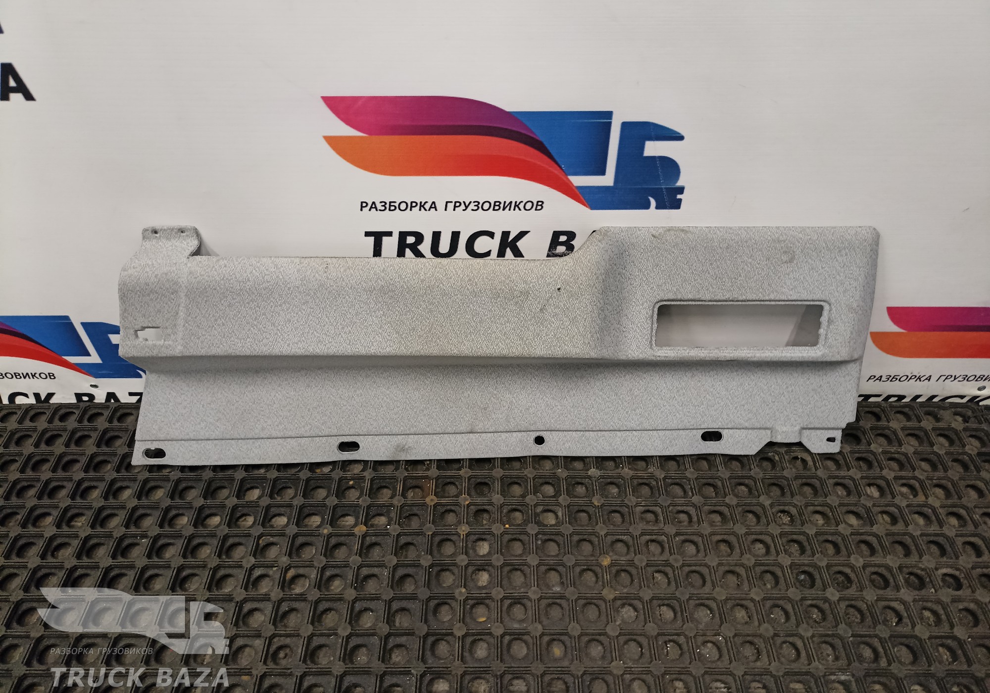 81629300132 Обшивка салона правая для Man TGX