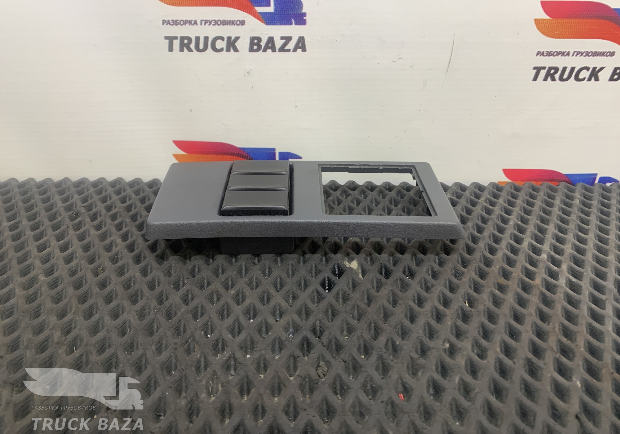 82256755 Рамка блока света для Renault T (с 2013)