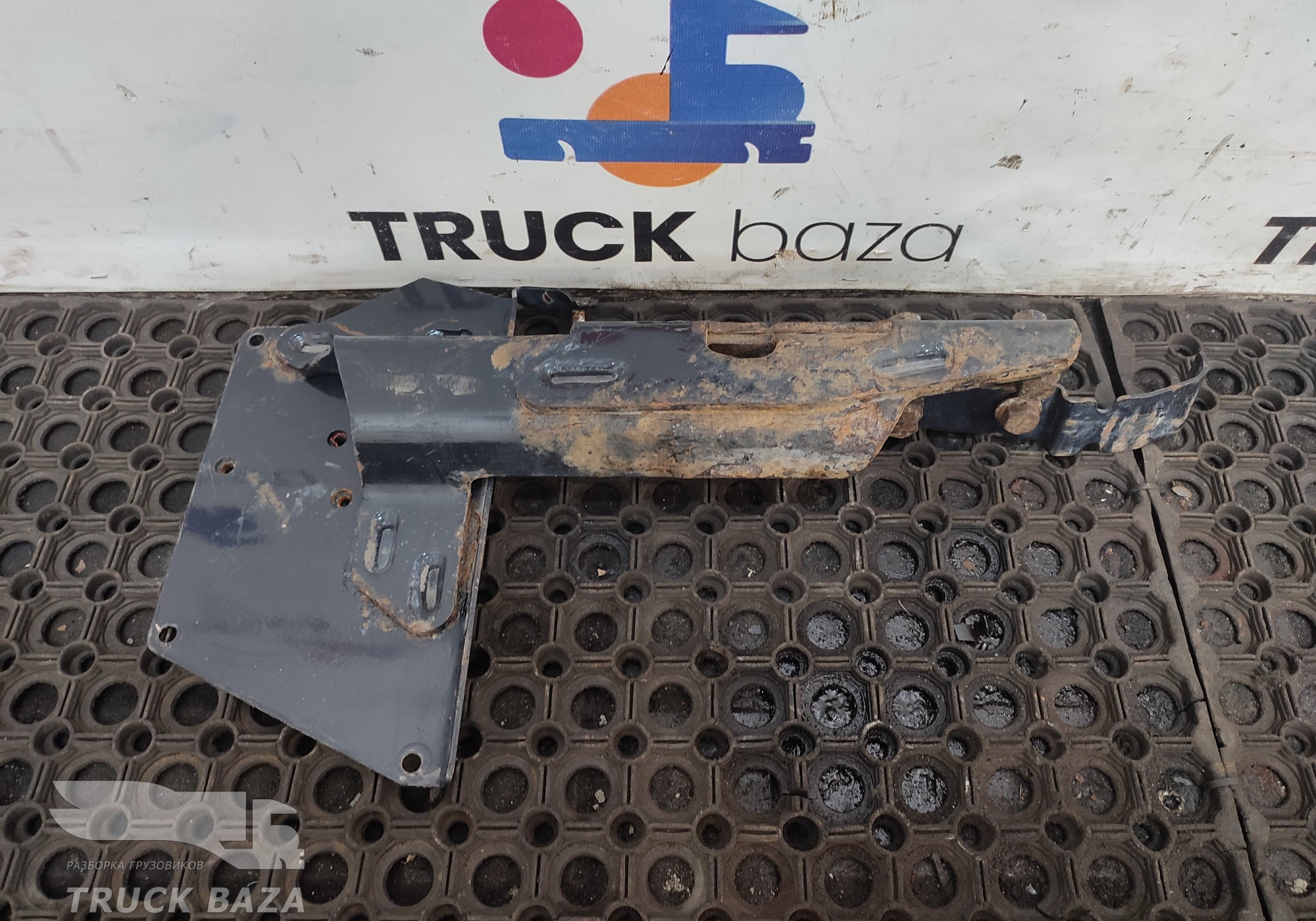 81155115008 Кронштейн насоса AdBlue