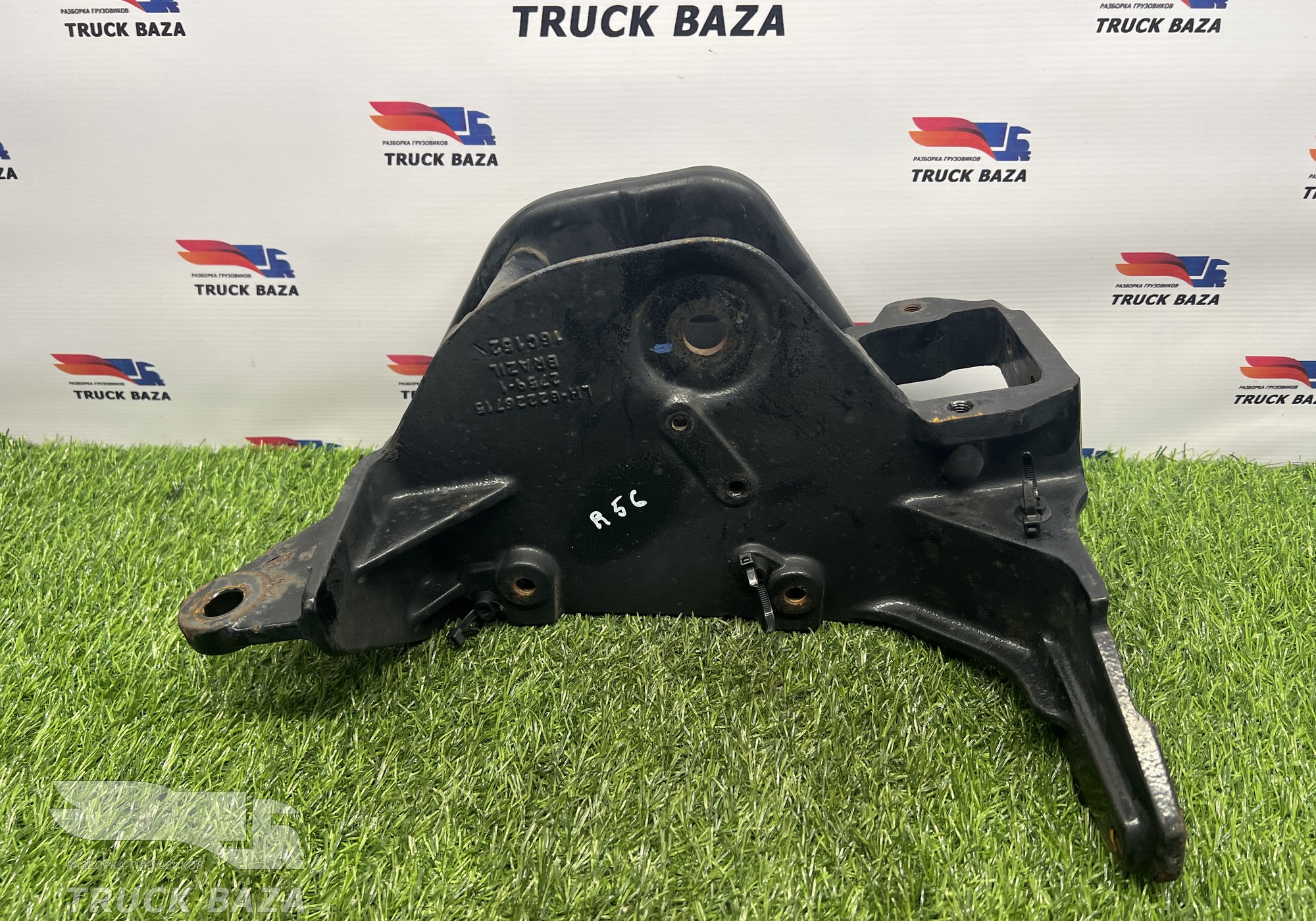 82226715 Кронштейн кабины левый для Renault T (с 2013)