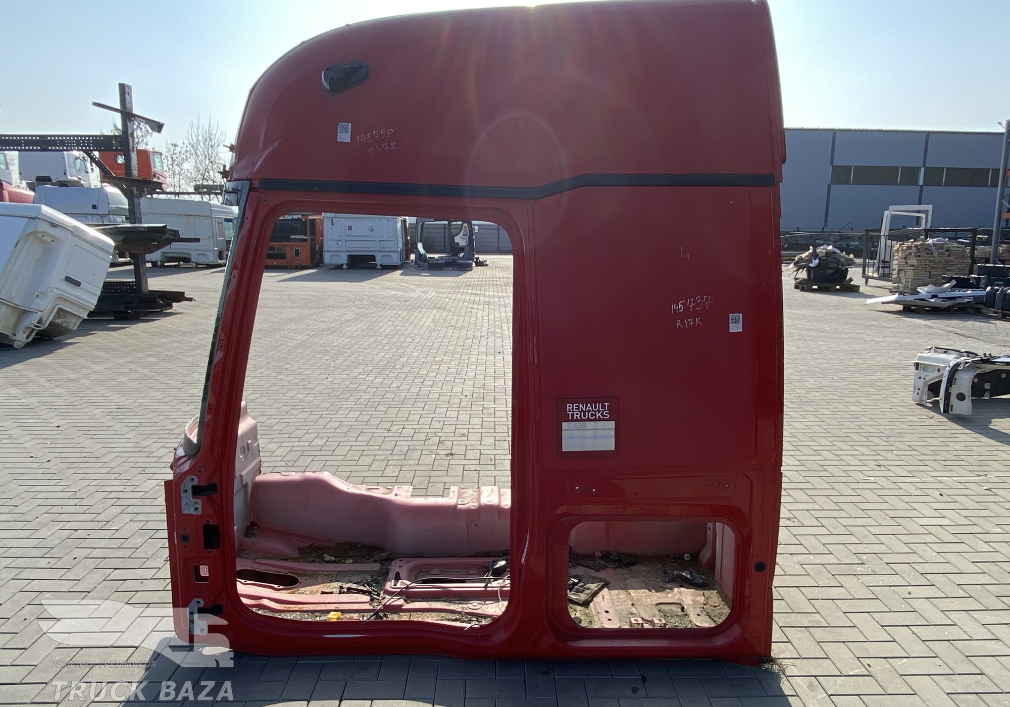 Боковина кабины левая для Renault T (с 2013)