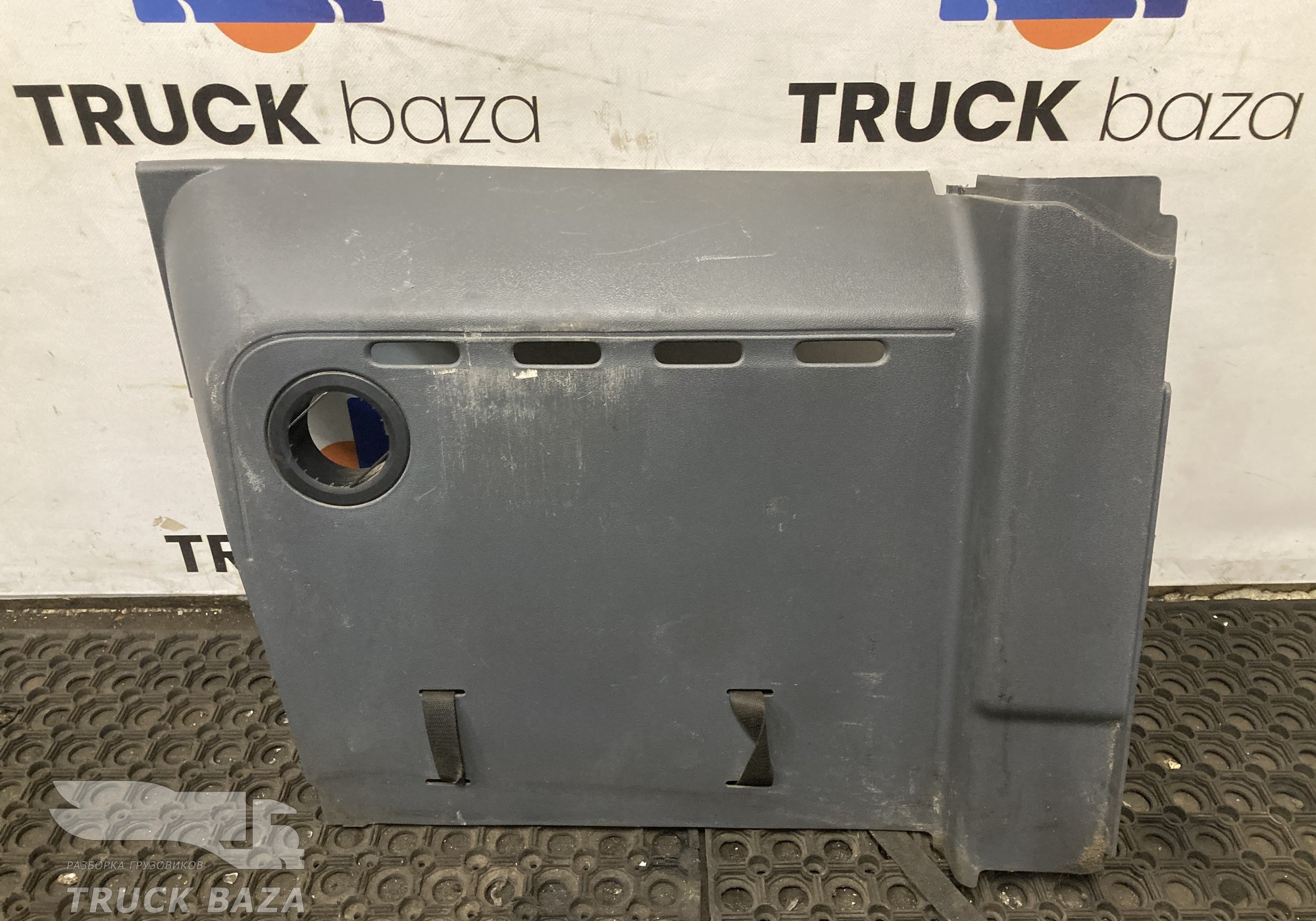 1778785 Панель спальника левая