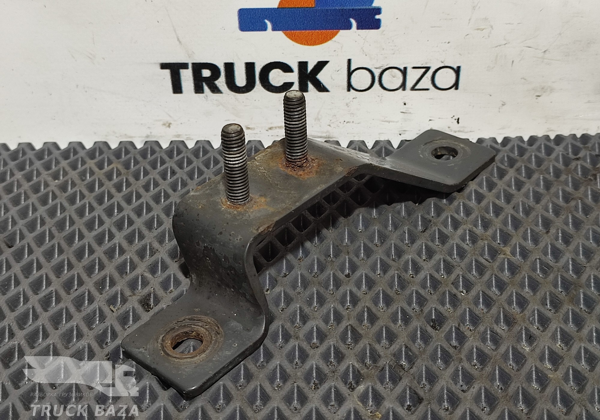 2442589 Кронштейн трубы глушителя