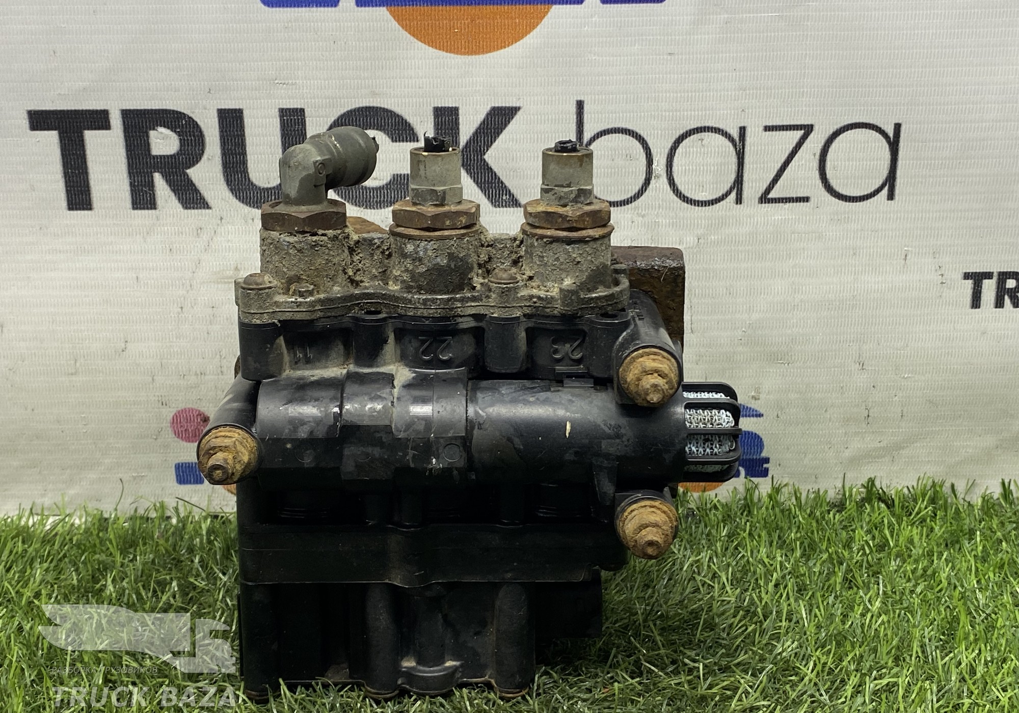 4728900410 Кран уровня пола главный для КАМАЗ 5490 (с 2013)