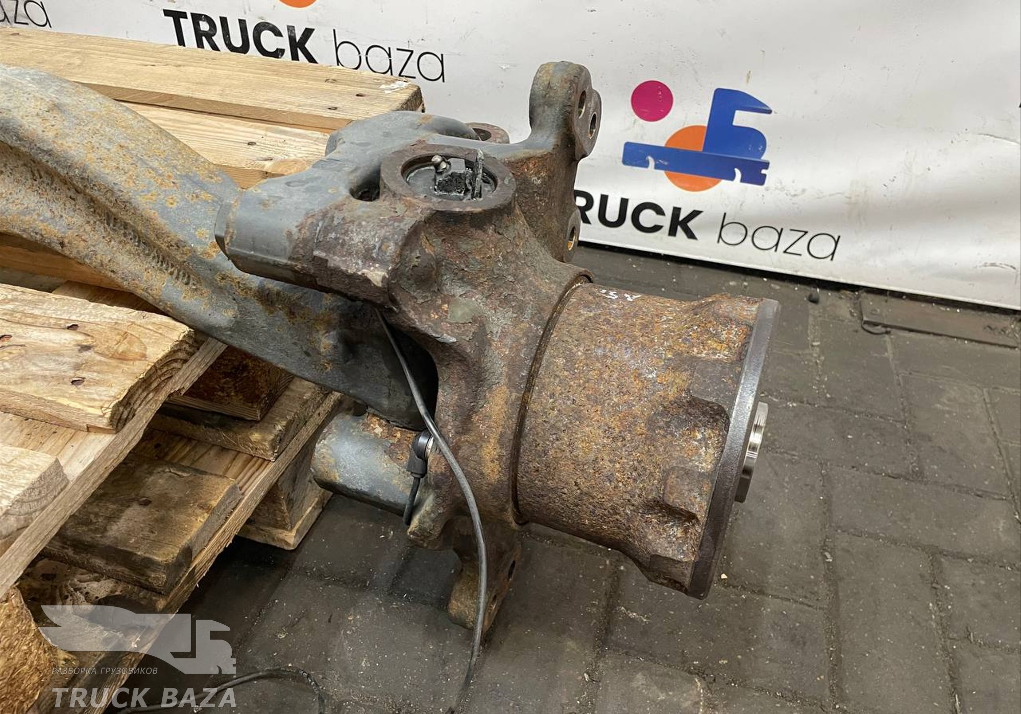 A9433321302 Кулак поворотный правый