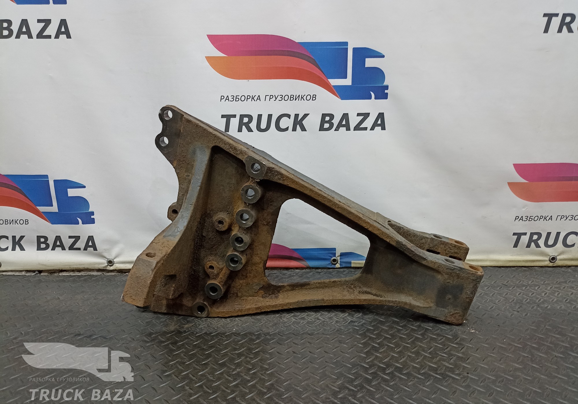 A9423252409 Кронштейн реактивной тяги левый для Mercedes-Benz Axor II (с 2004 по 2010)