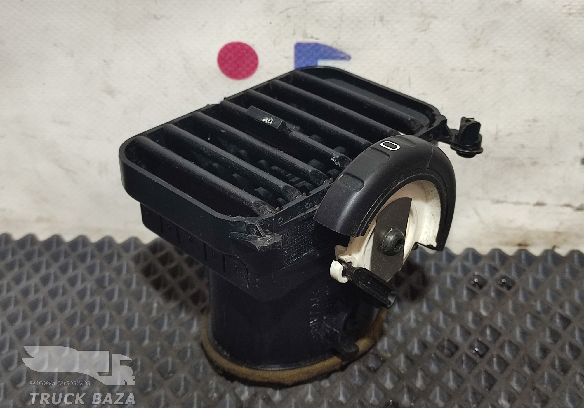 1440717 Дефлектор воздушный