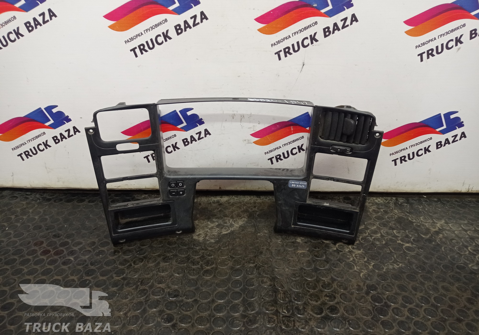1728037 Накладка панели приборов для Scania 5-series R (с 2004 по 2016)