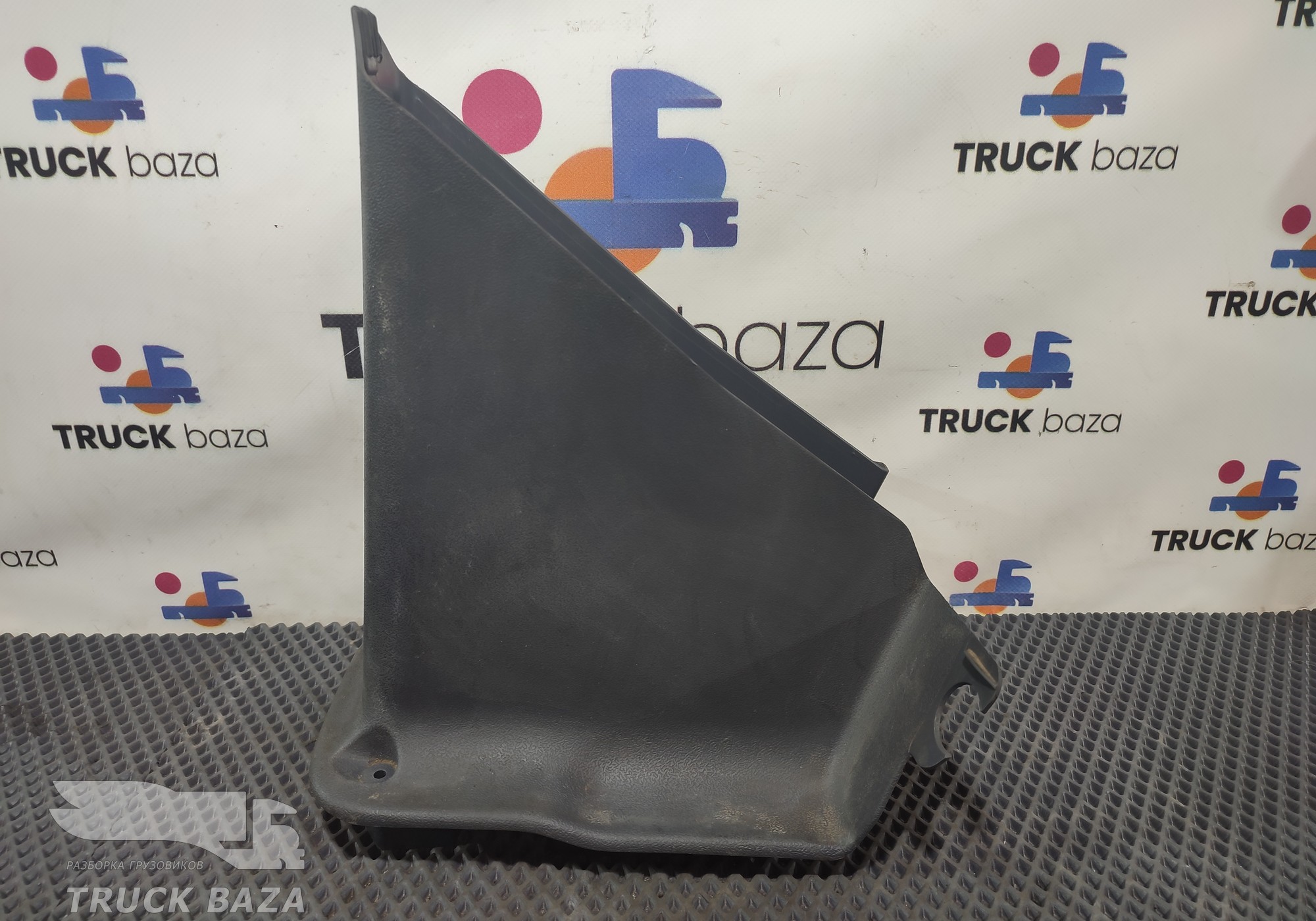 1735822 Кожух рулевой колонки нижний