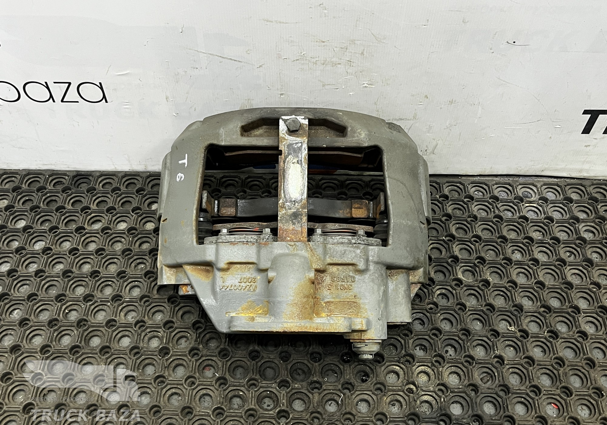 AZ4007443007 Суппорт передний левый для Sinotruk Sitrak C7H