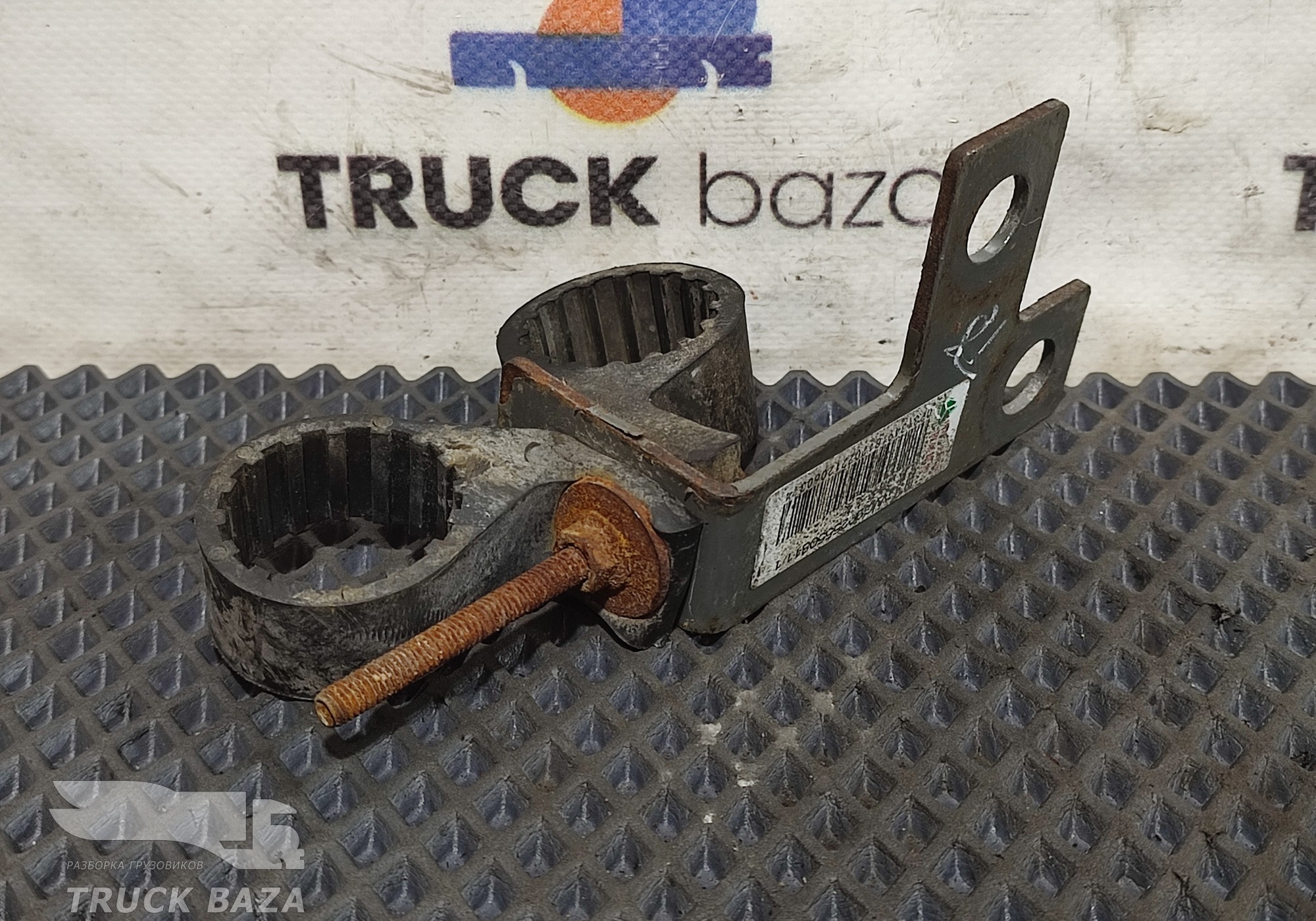 WG9925550811 Кронштейн насоса автономного отопителя для Sinotruk Sitrak C7H