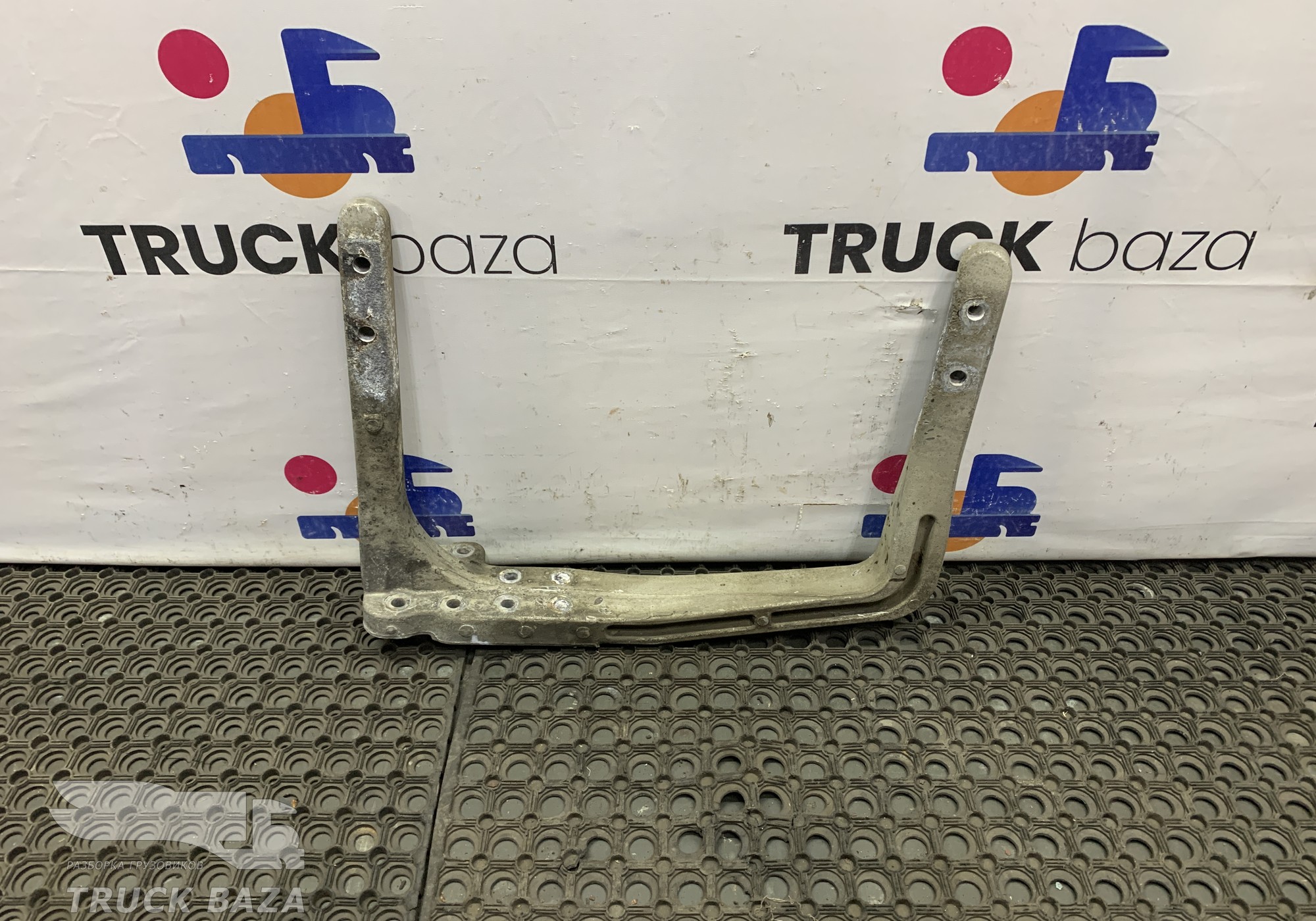 21064342 Кронштейн глушителя основного