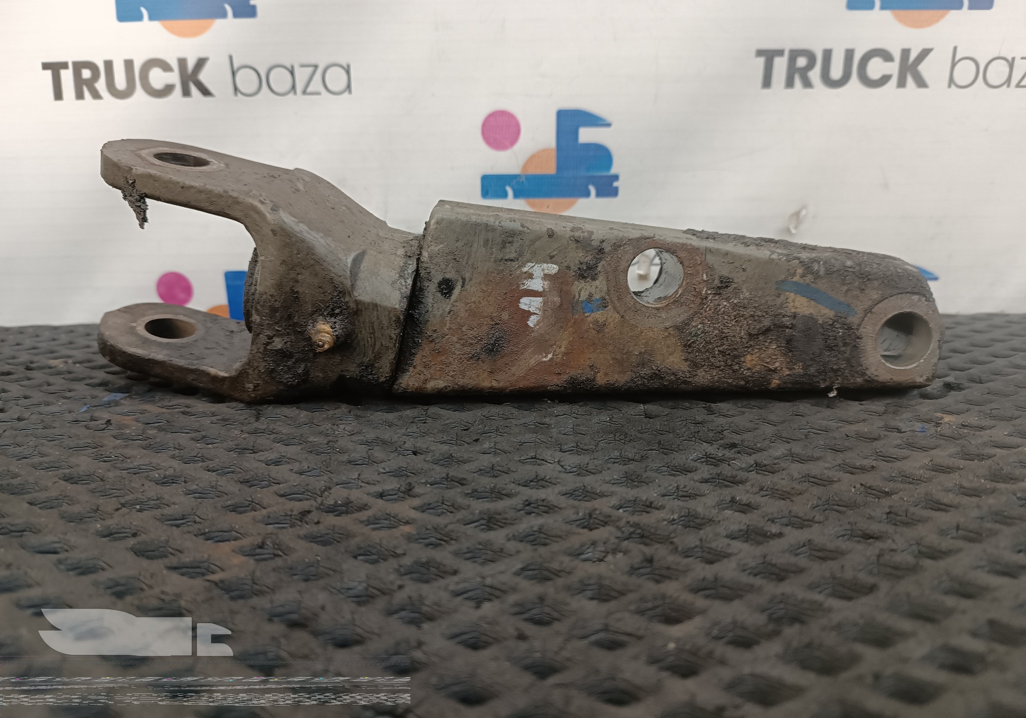 WG9100680665 Кронштейн амортизатора нижний для Sinotruk Howo HW76
