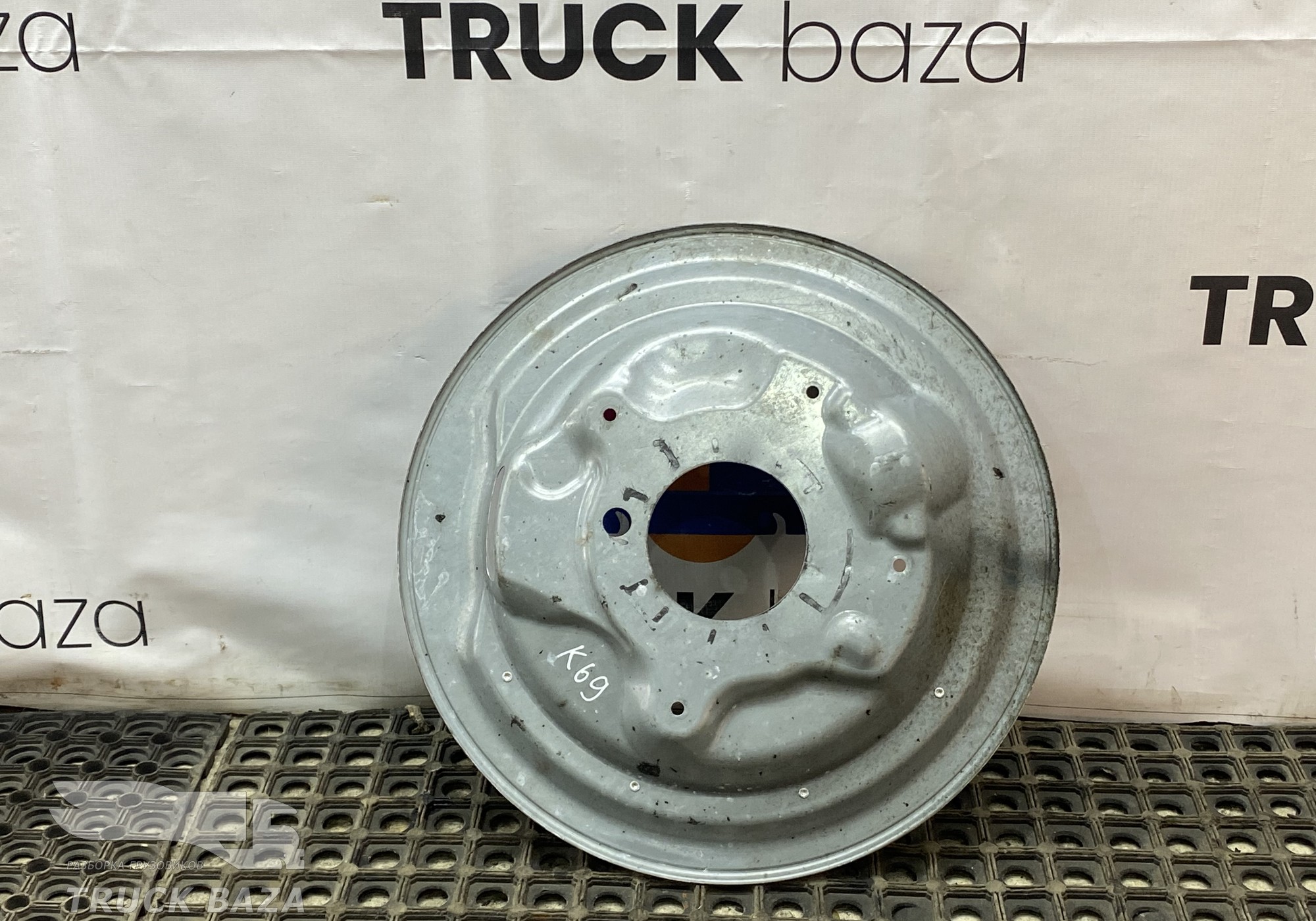 1358201019 Крышка корпуса кпп ZF торцевая для КАМАЗ 54901